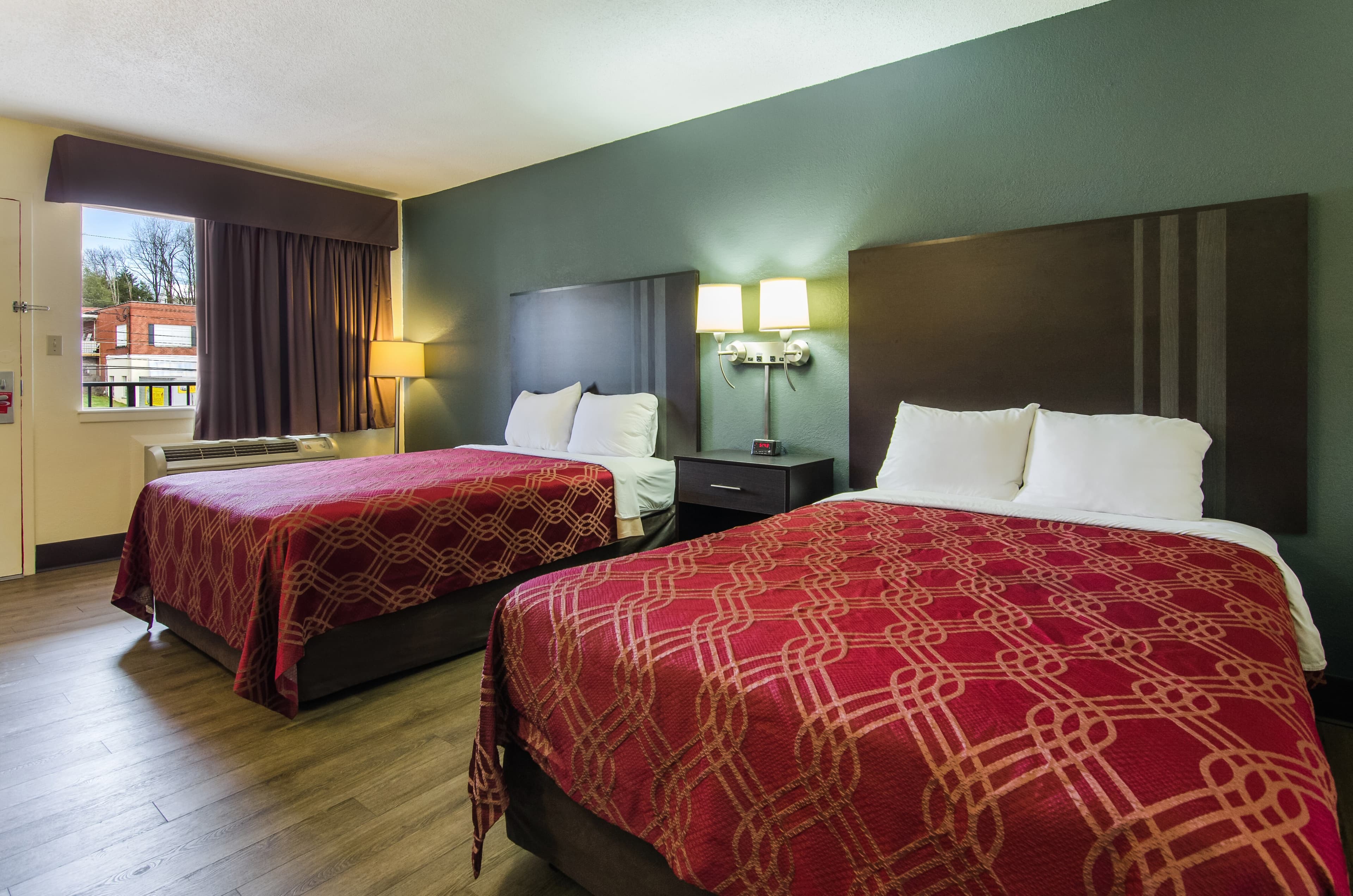 Econo Lodge Near Motor Speedway — 12