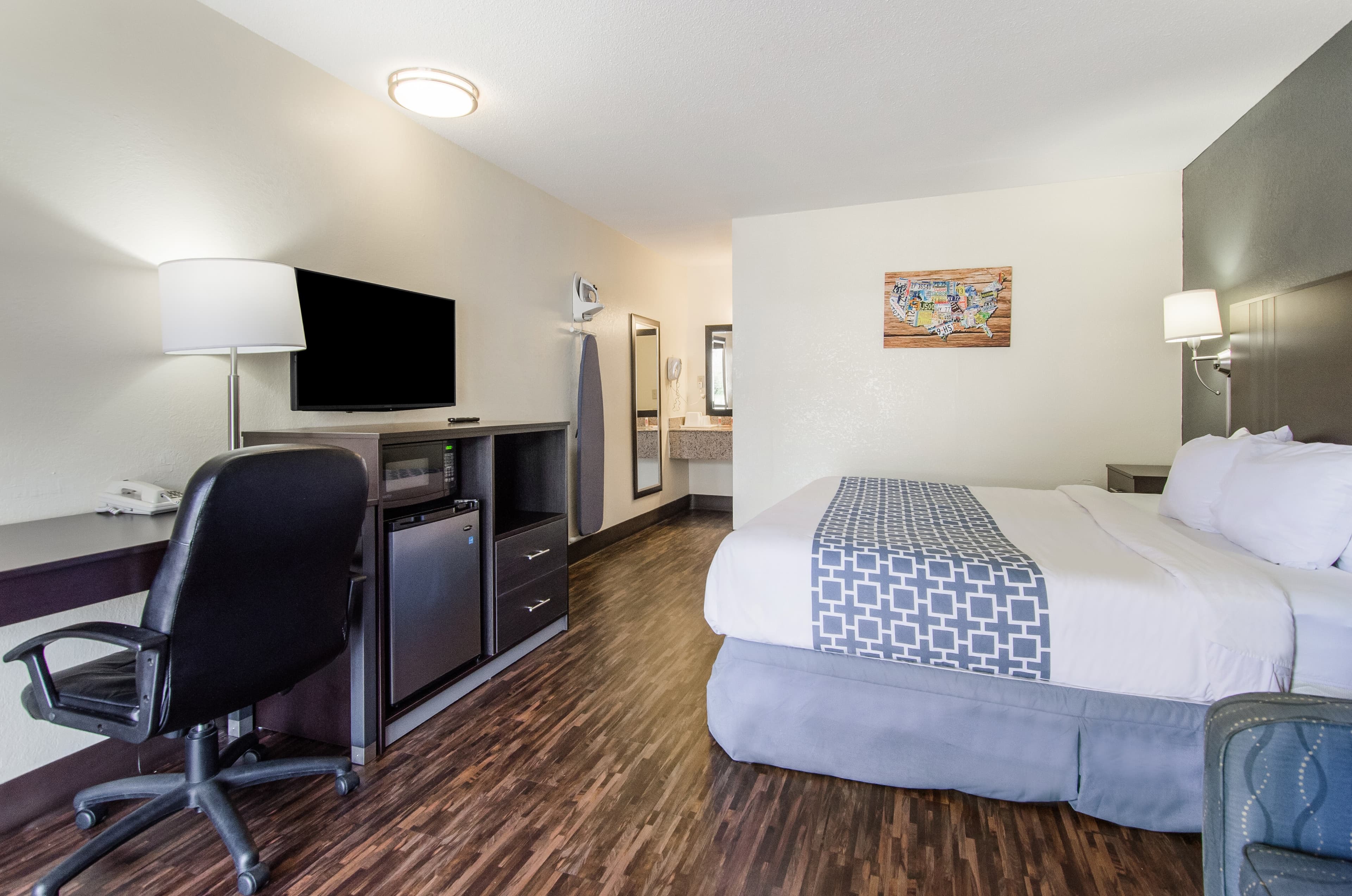 Econo Lodge Near Motor Speedway — 24
