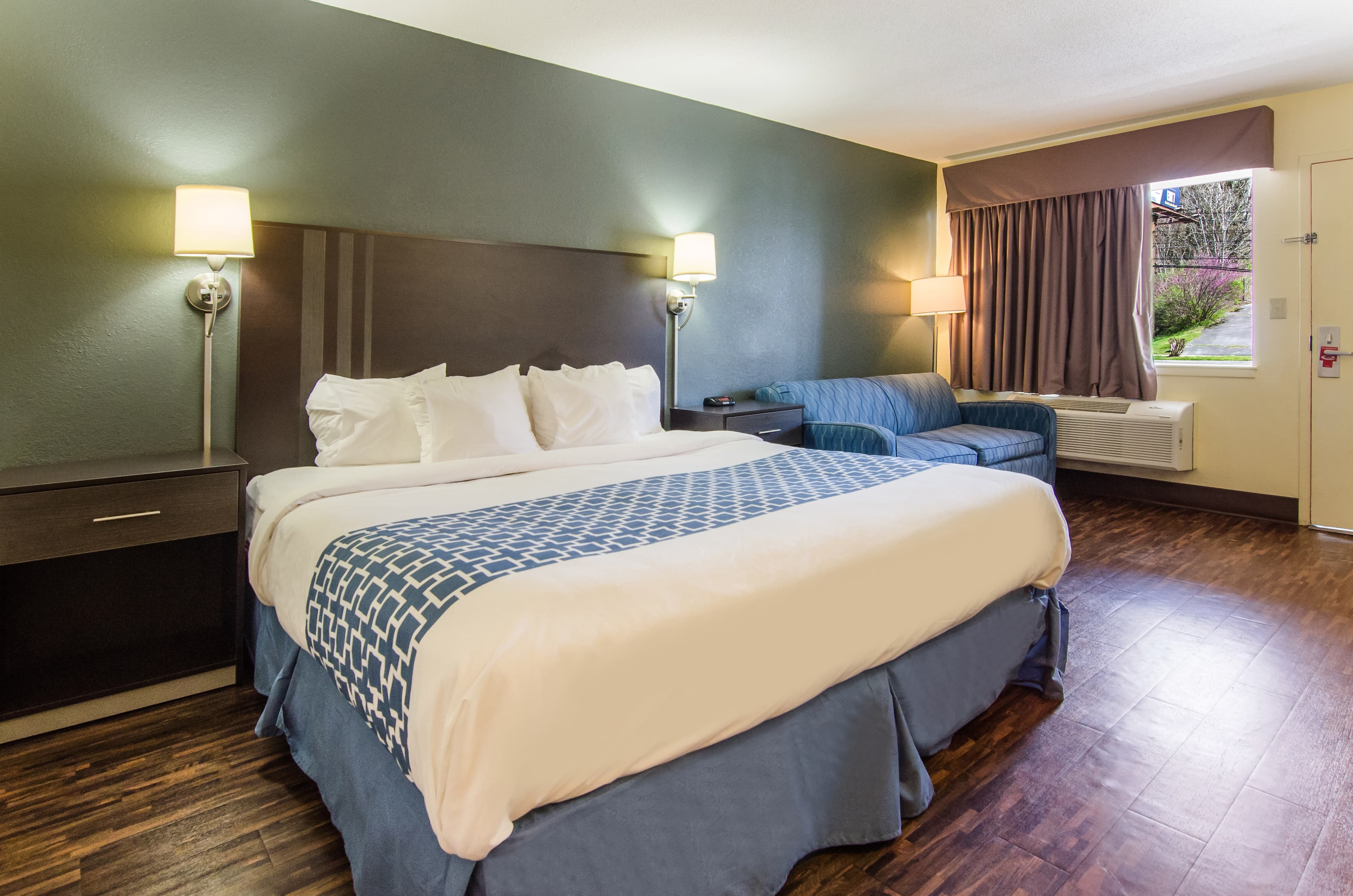 Econo Lodge Near Motor Speedway — 26