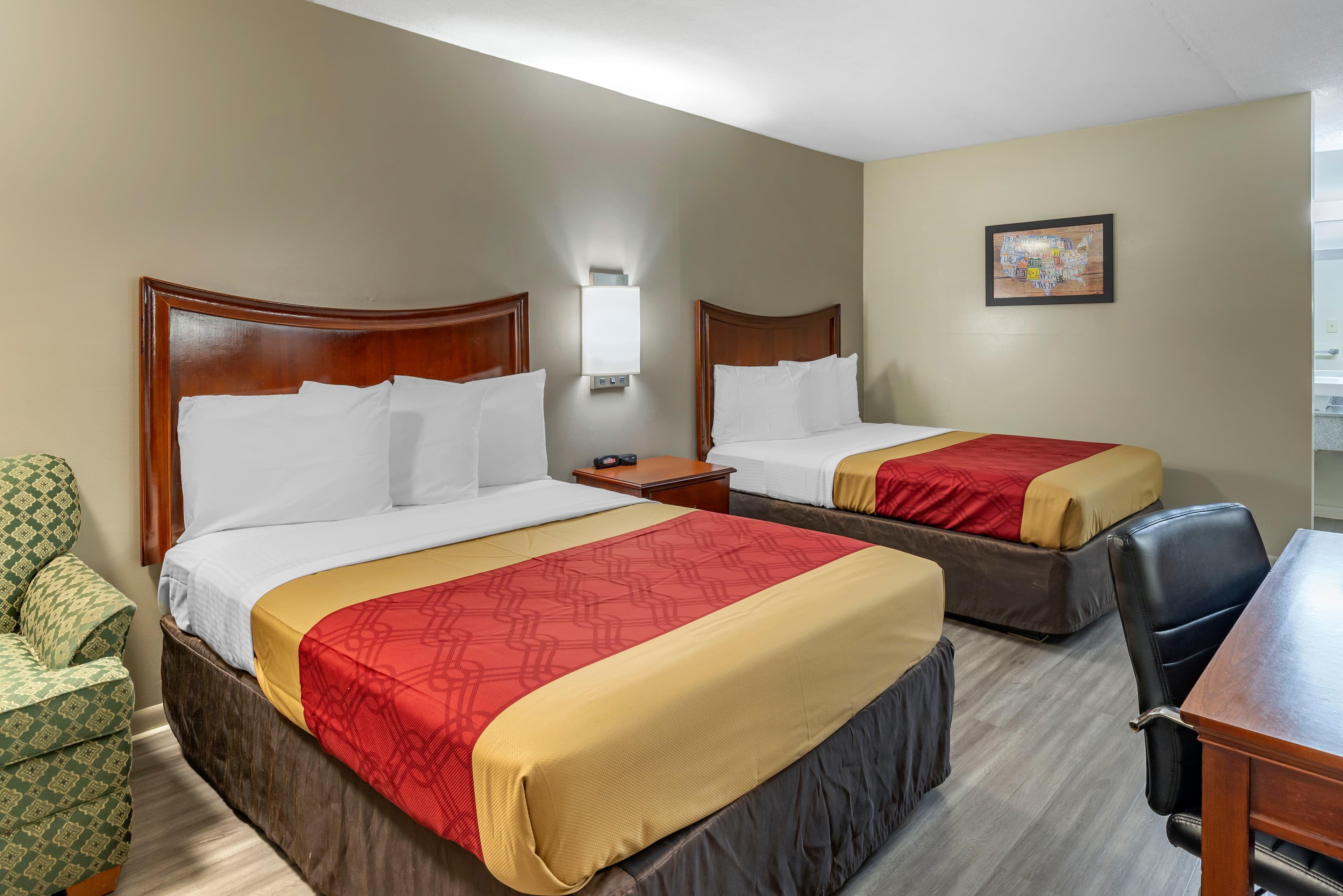 Econo Lodge Charlottesville North - University Area - Image 2