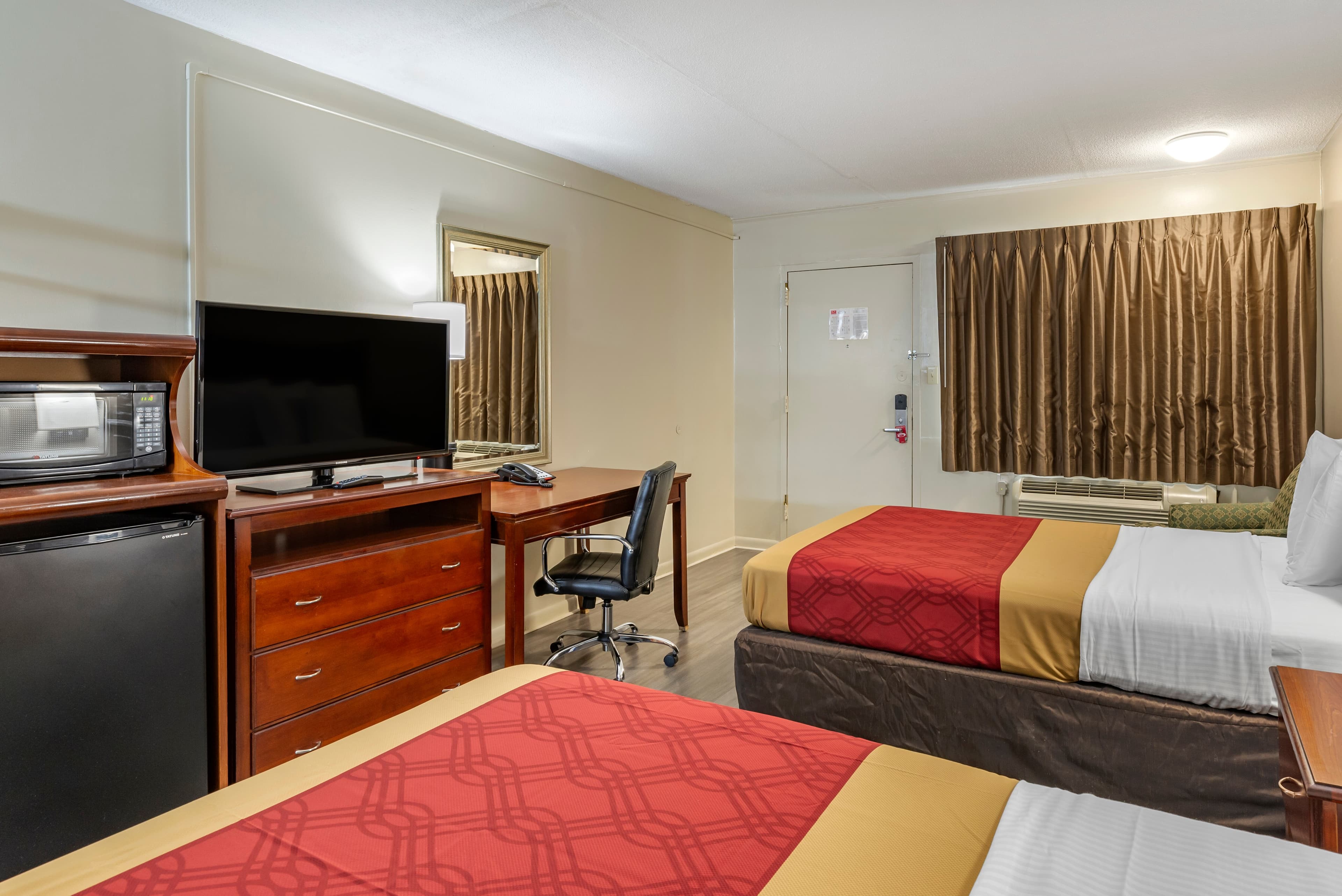 Econo Lodge Charlottesville North - University Area - Image 4
