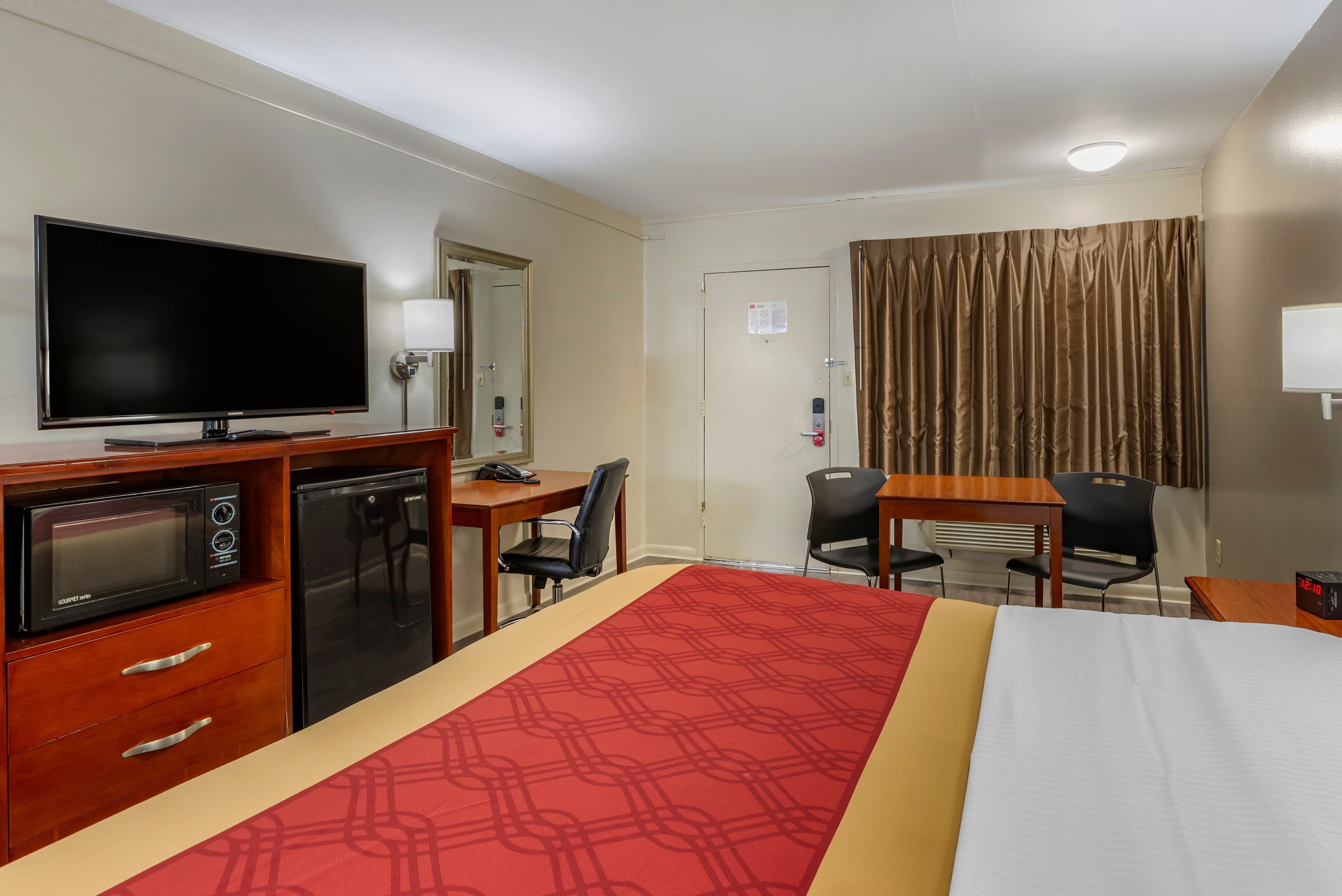 Econo Lodge Charlottesville North - University Area — 10