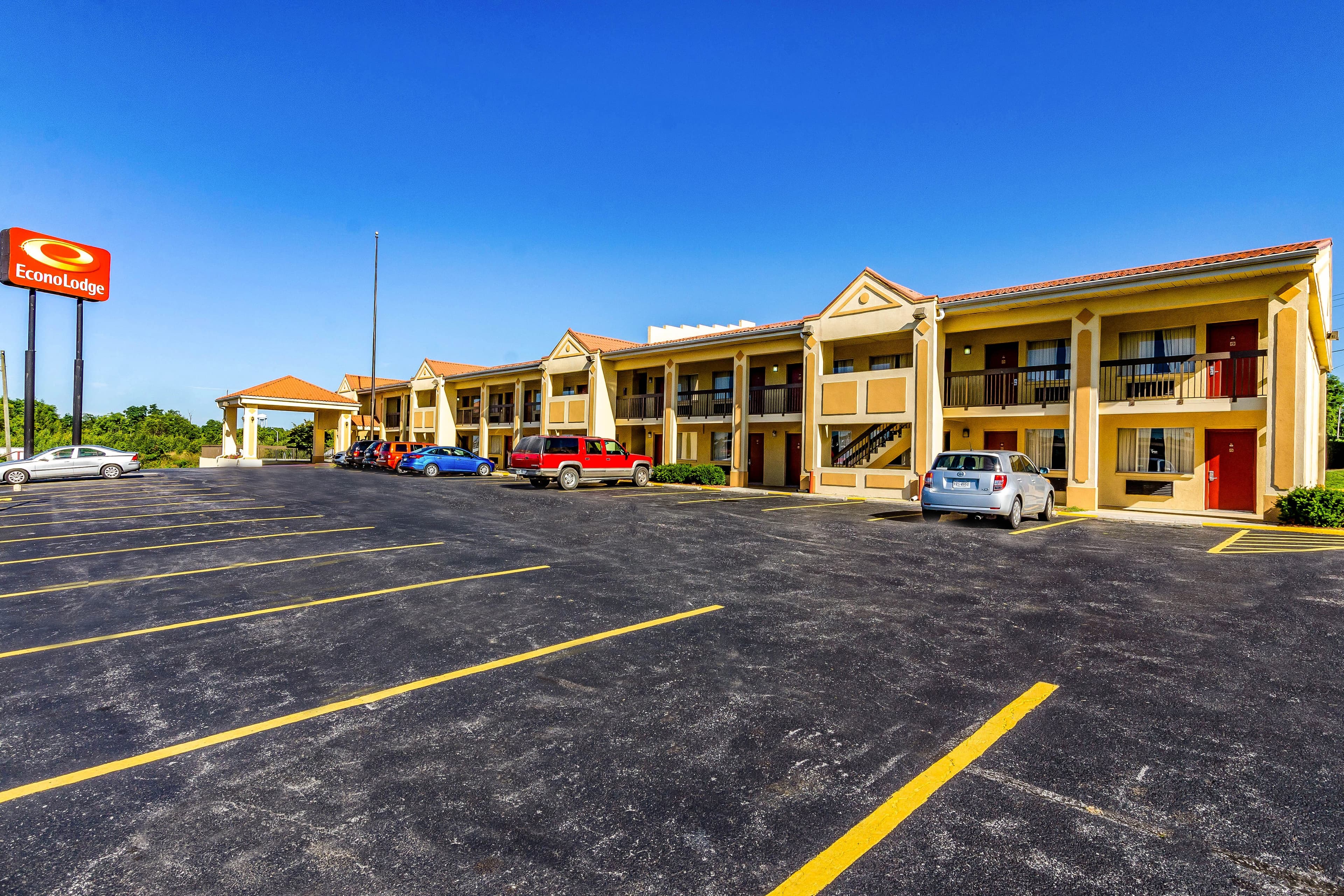 Econo Lodge Christiansburg-Blacksburg I-81 - Image 1