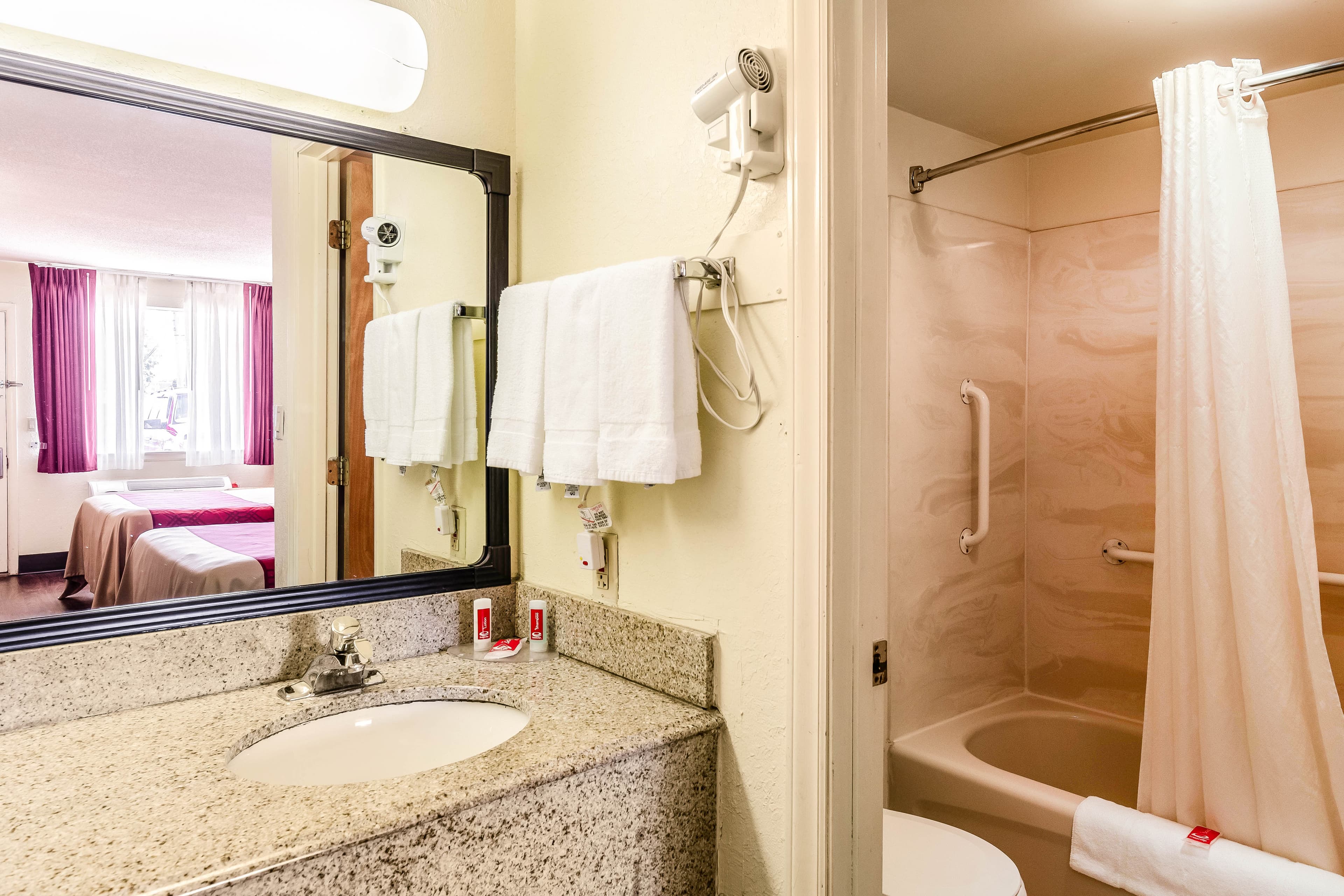 Econo Lodge Christiansburg-Blacksburg I-81 — 6