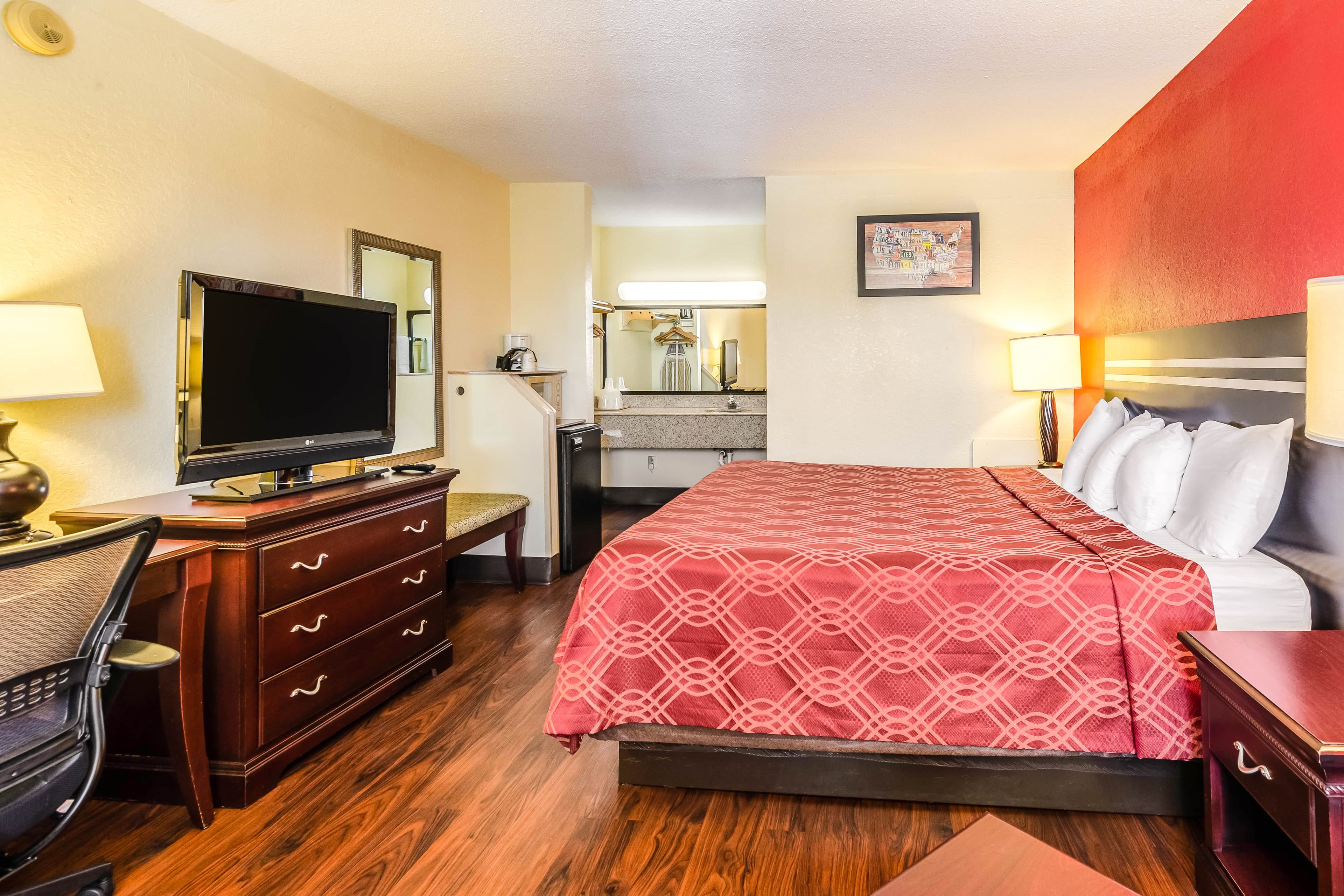 Econo Lodge Christiansburg-Blacksburg I-81 - Image 3