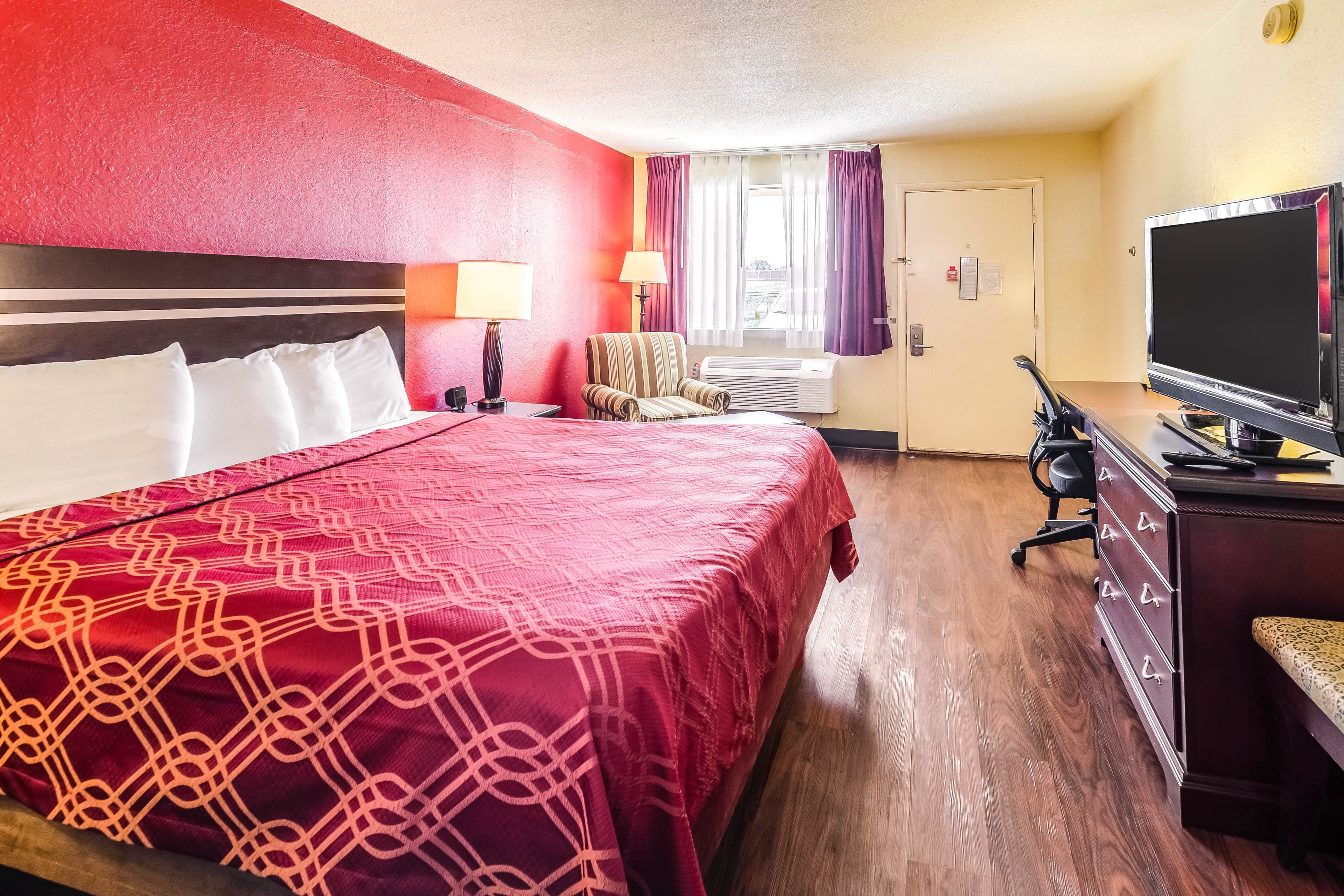 Econo Lodge Christiansburg-Blacksburg I-81 - Image 5