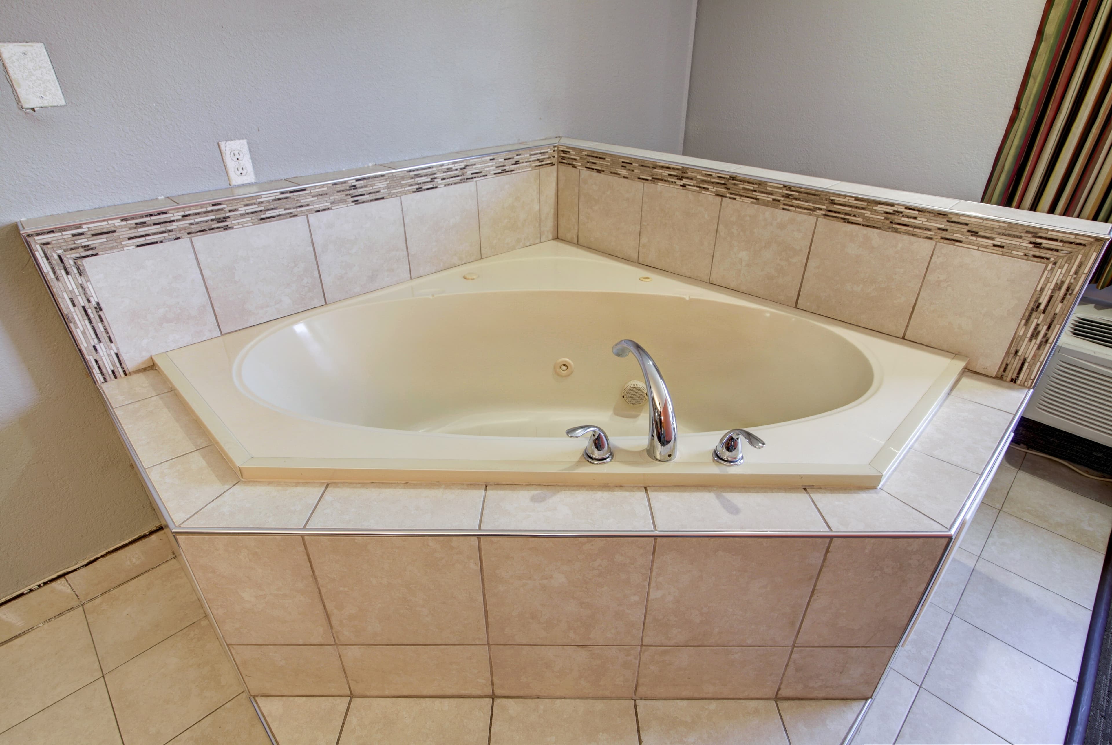 Econo Lodge Norfolk Airport - Image 4