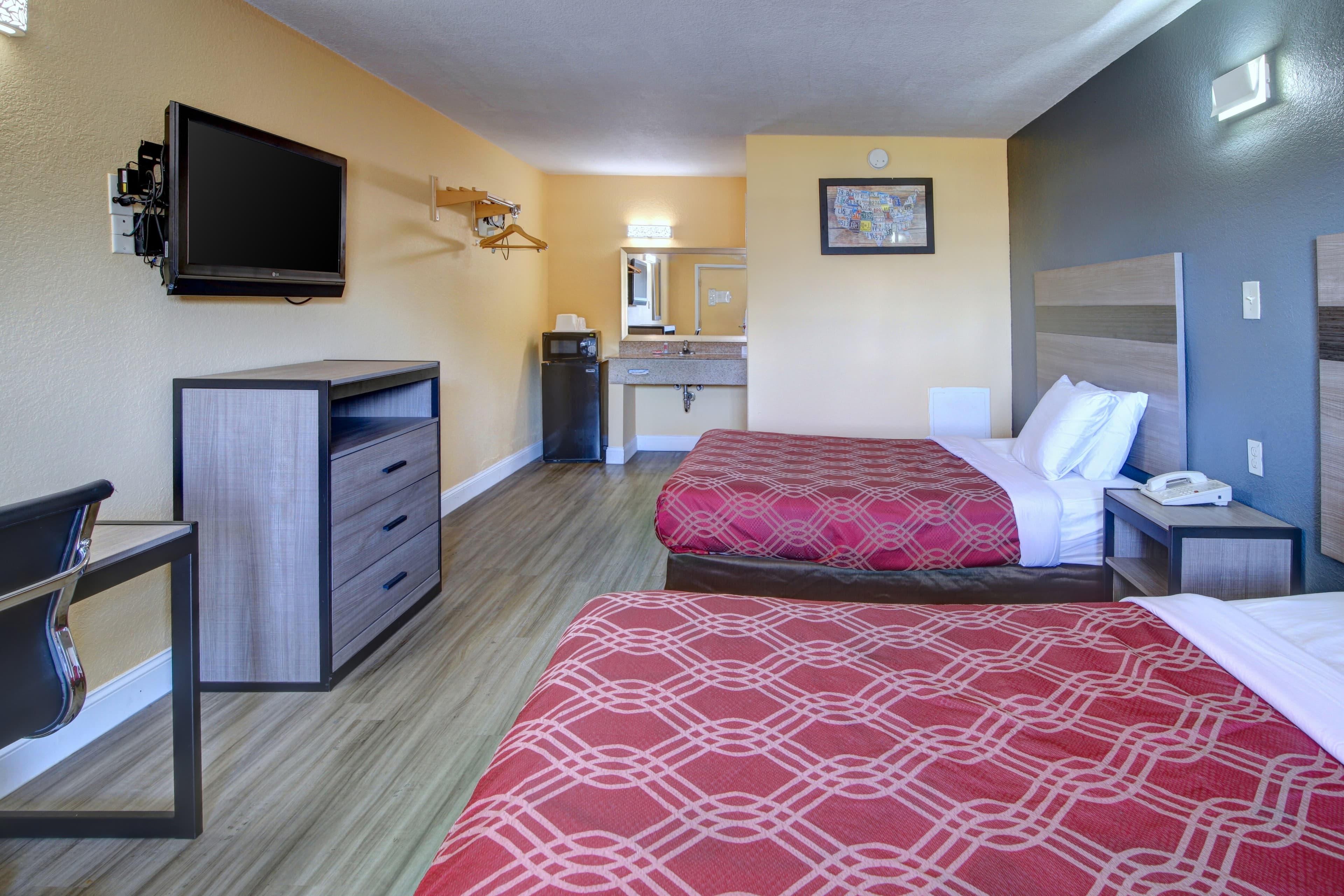 Econo Lodge at Military Circle — 3