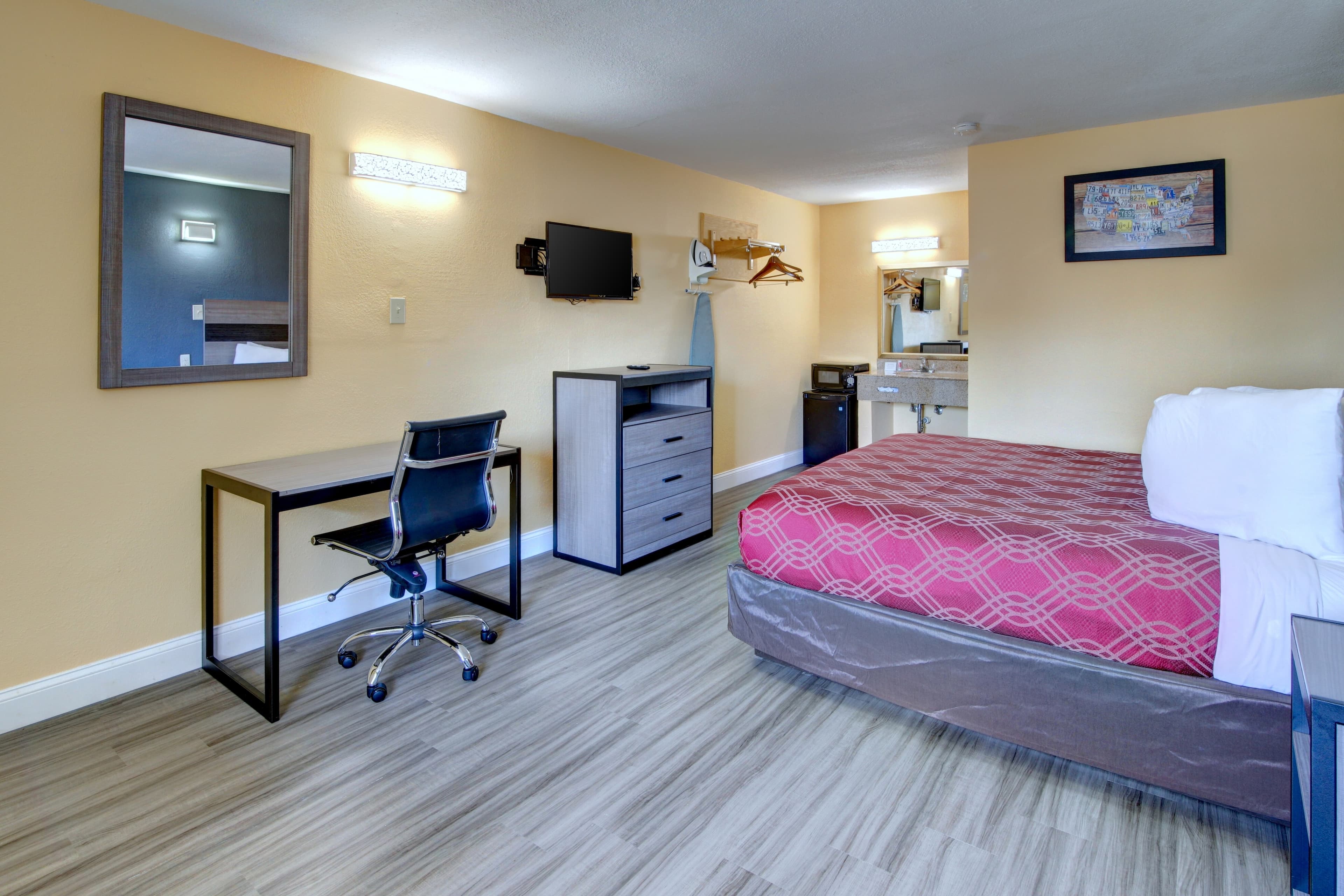 Econo Lodge at Military Circle — 7