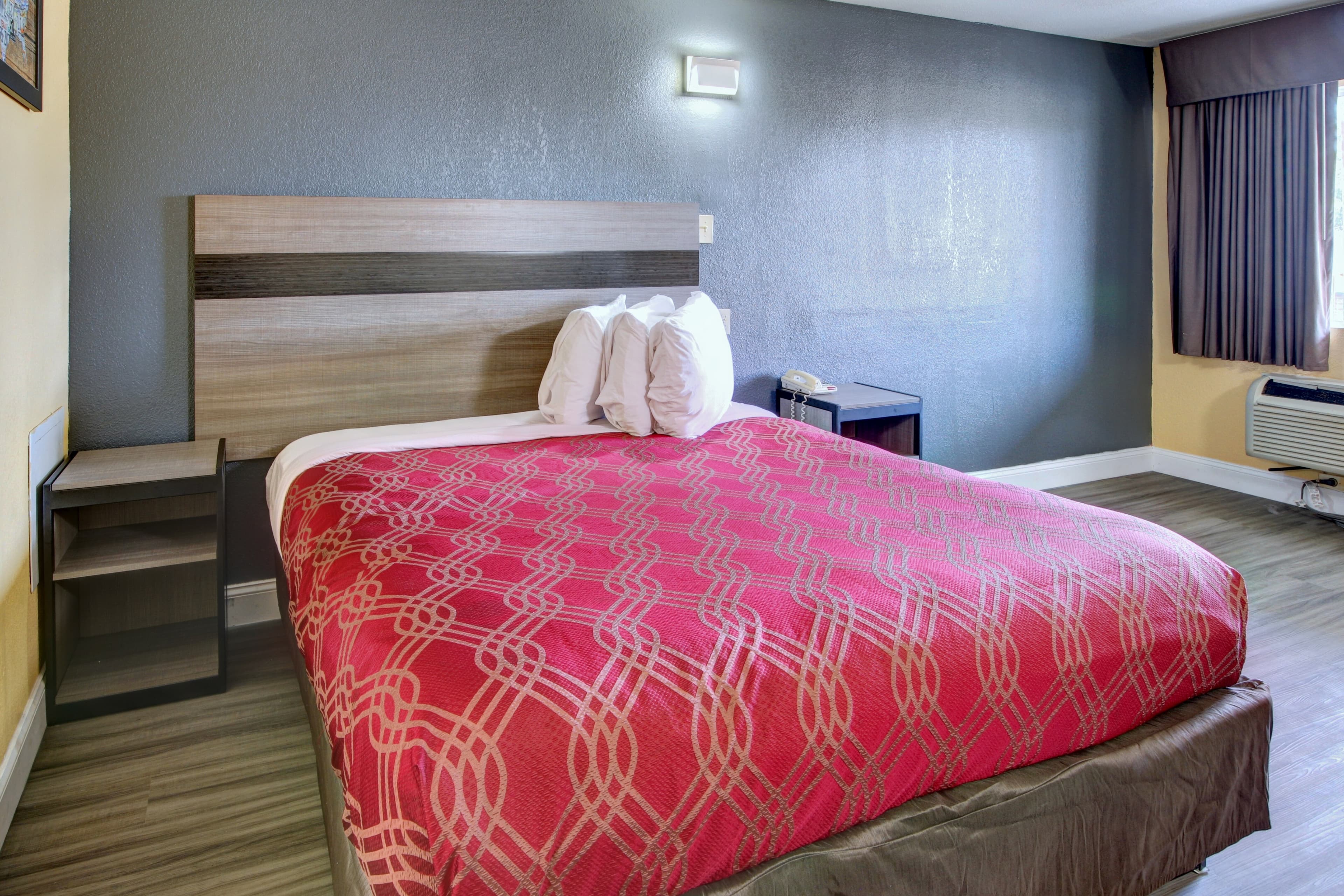 Econo Lodge at Military Circle — 9