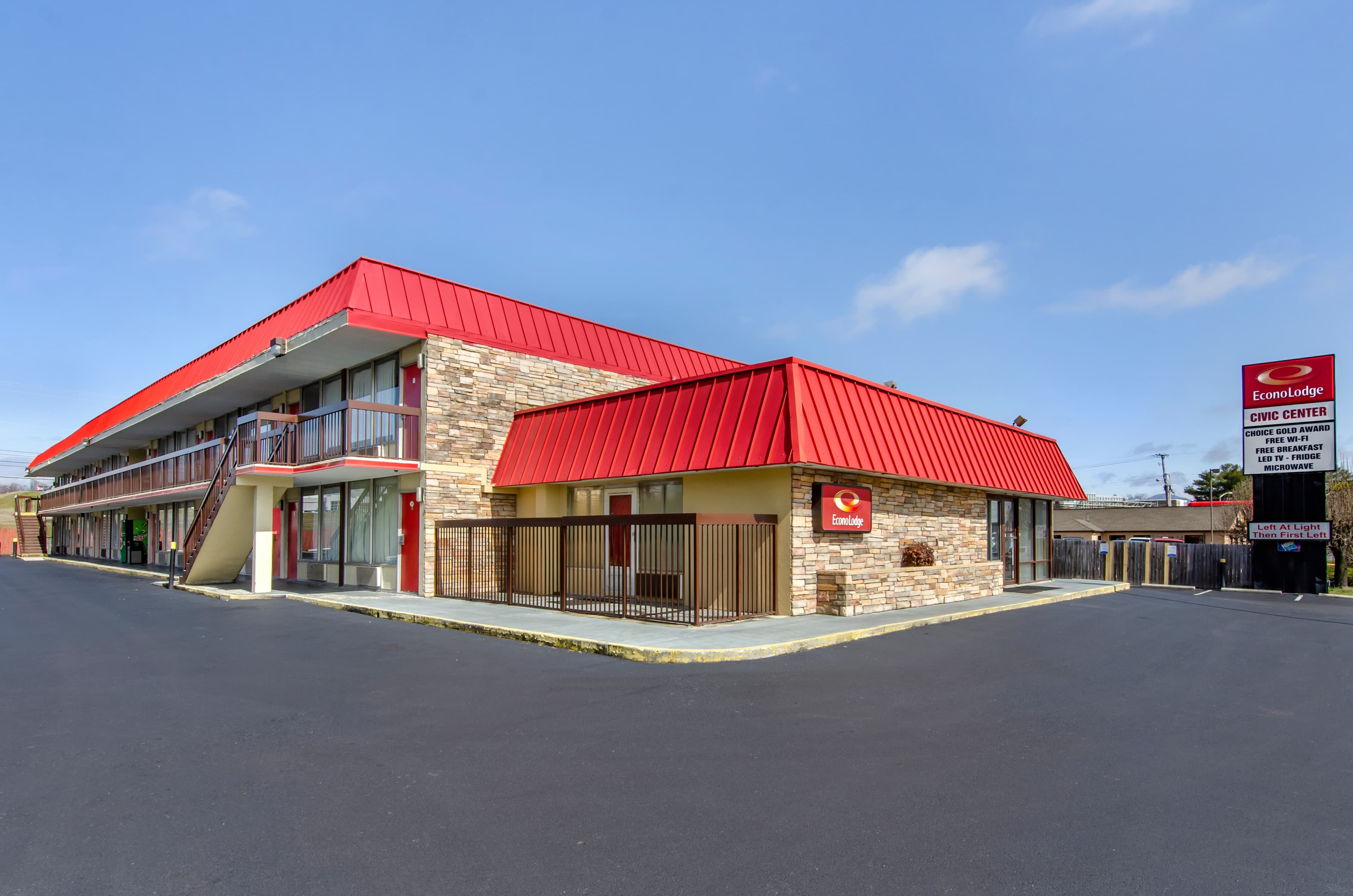 Econo Lodge Roanoke Civic Center - Image 1