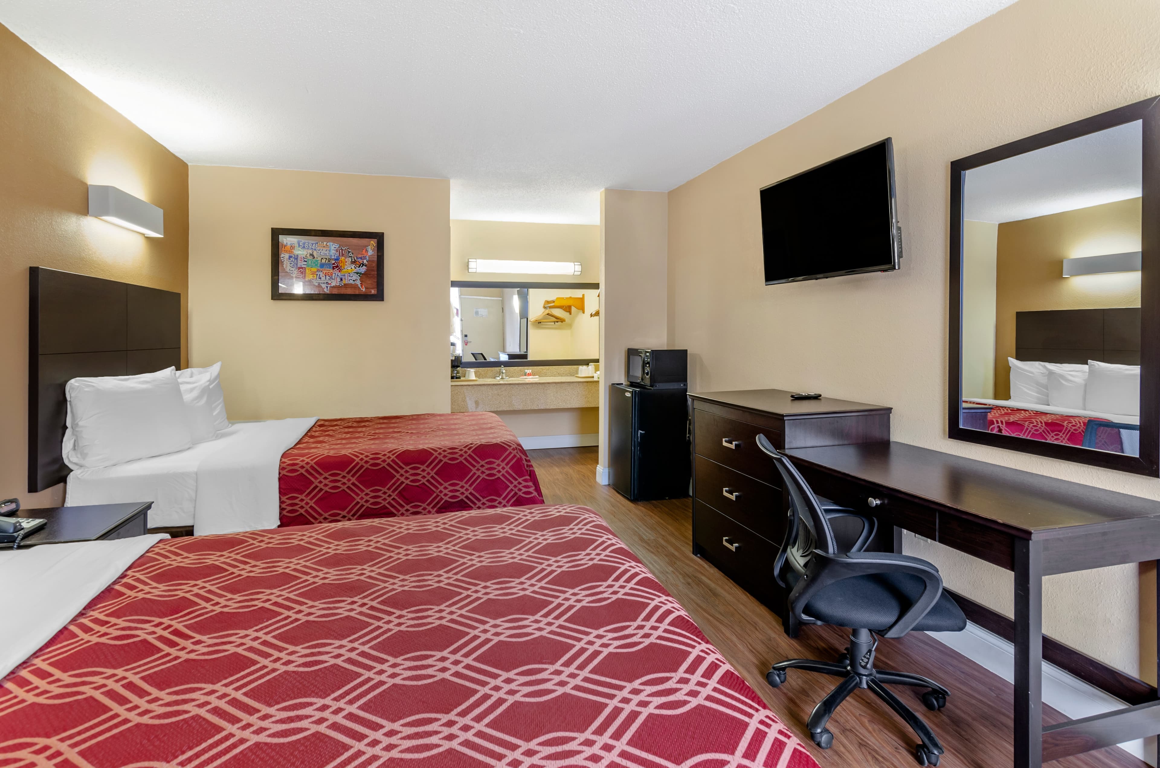 Econo Lodge Roanoke Civic Center - Image 3