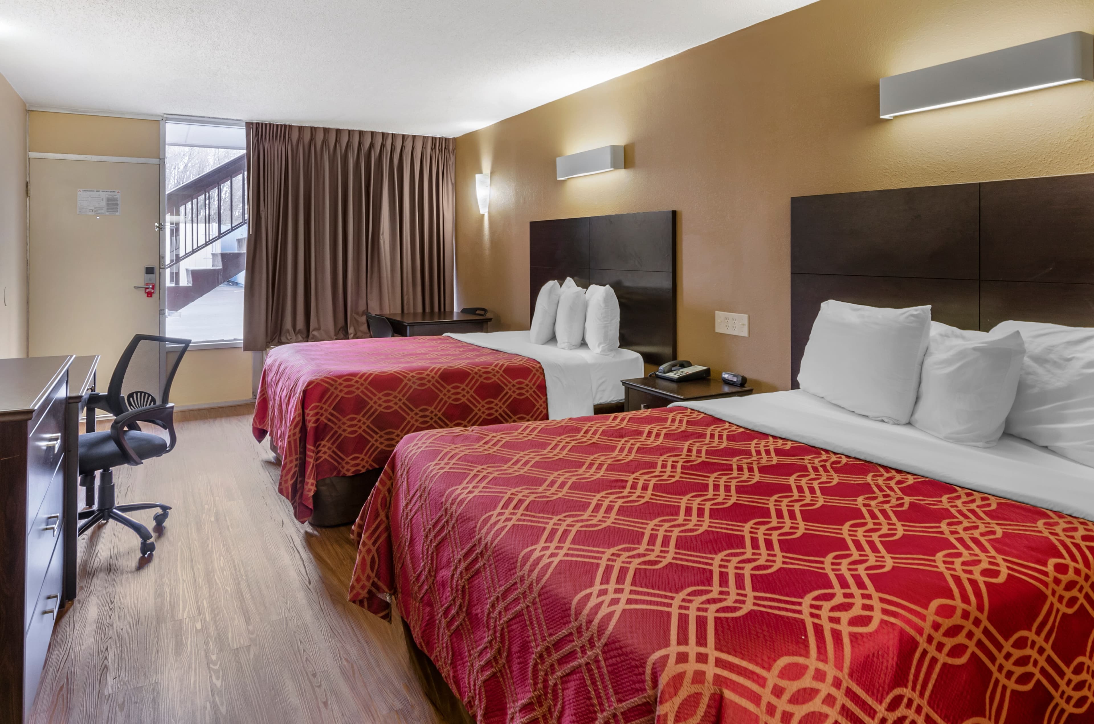 Econo Lodge Roanoke Civic Center - Image 4