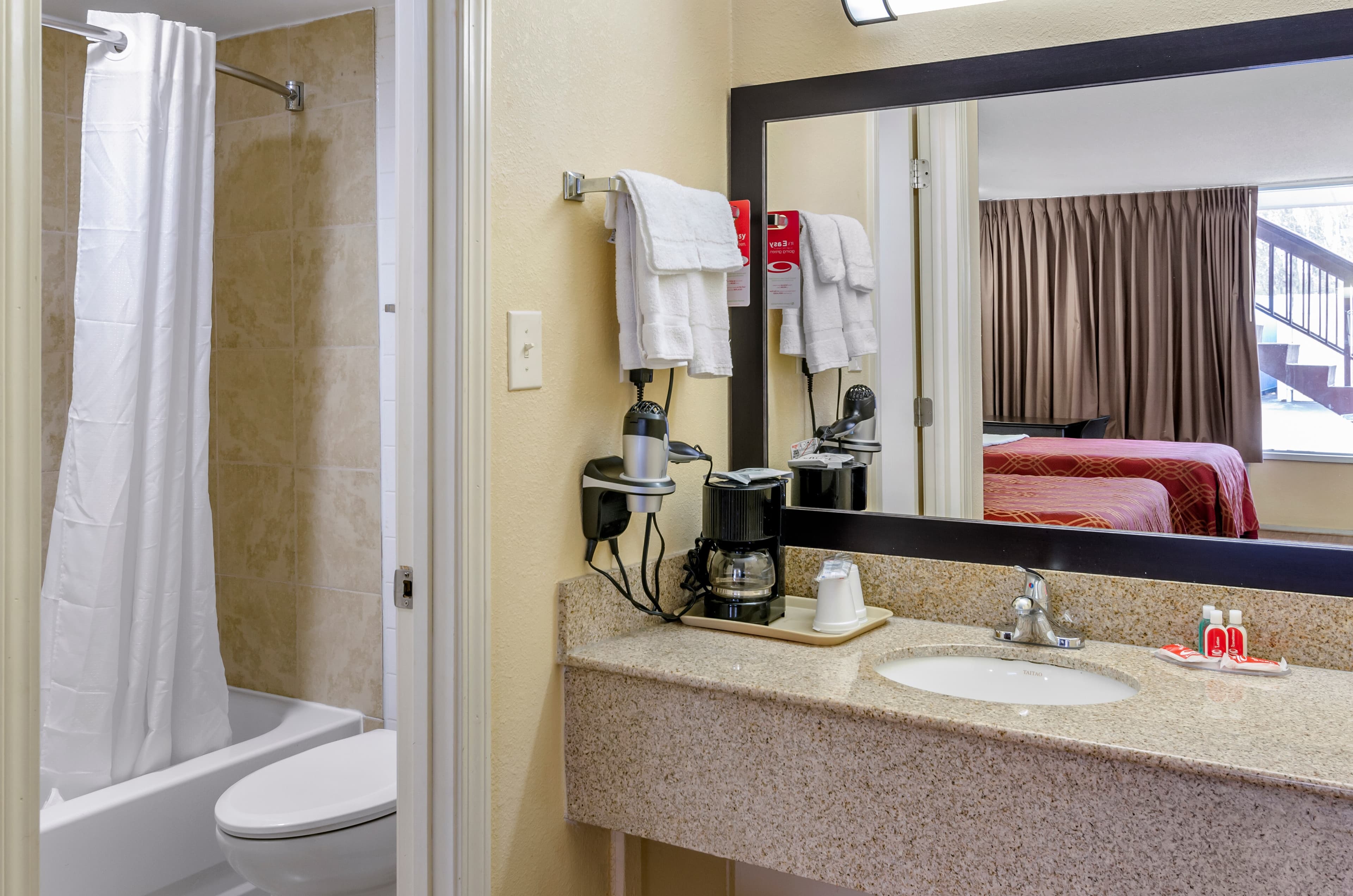 Econo Lodge Roanoke Civic Center - Image 5