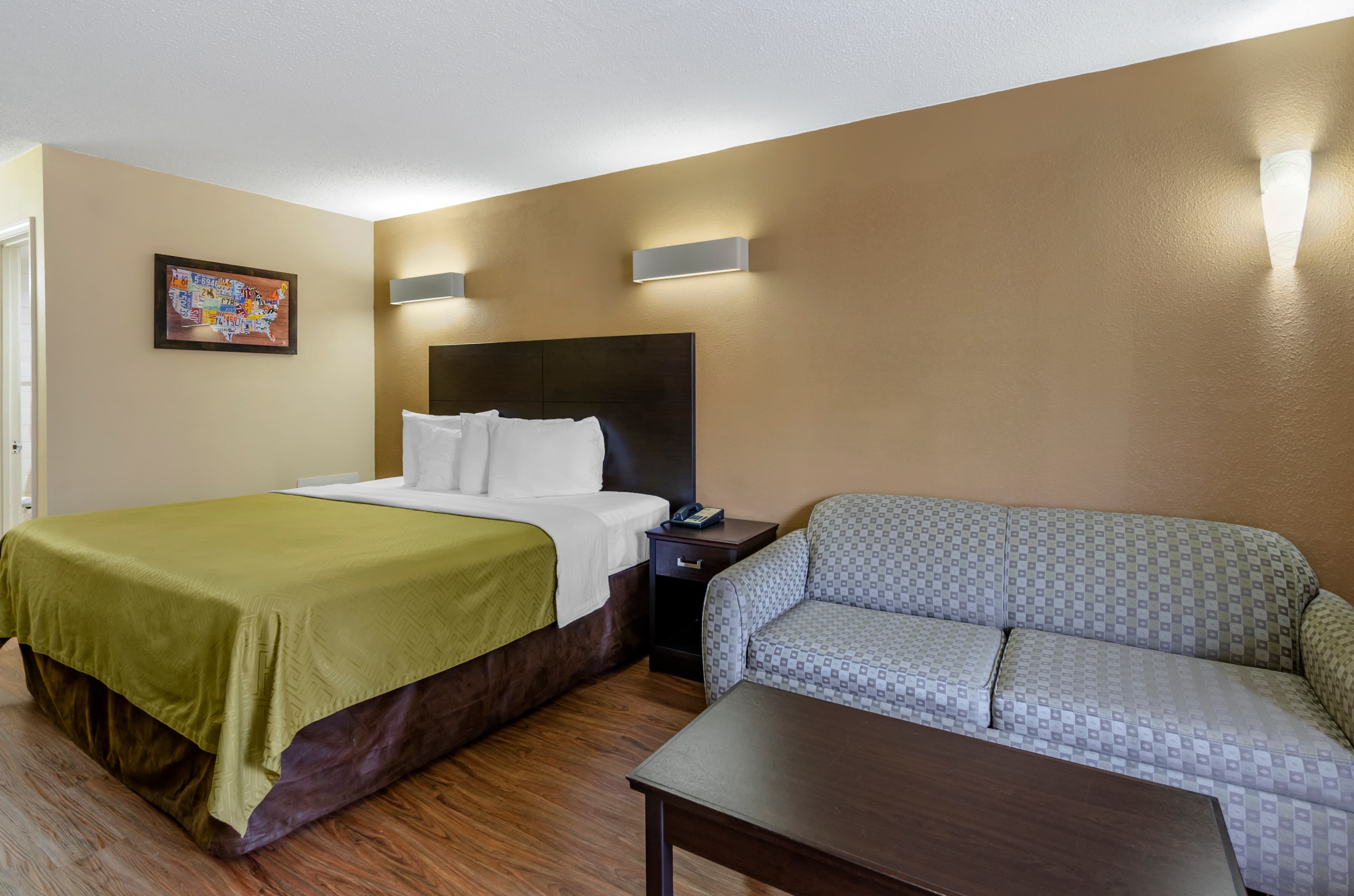 Econo Lodge Roanoke Civic Center — 6