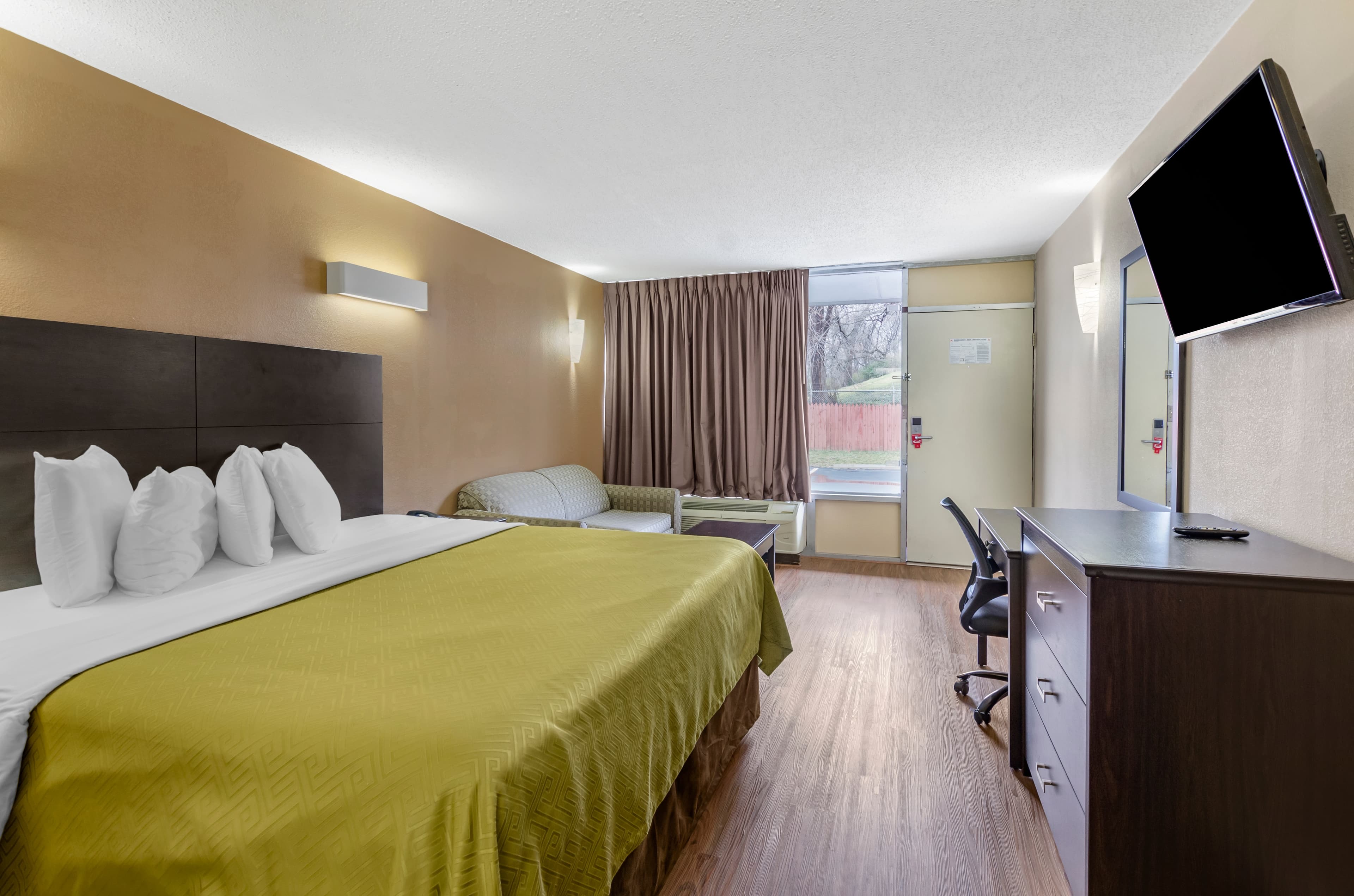 Econo Lodge Roanoke Civic Center — 8