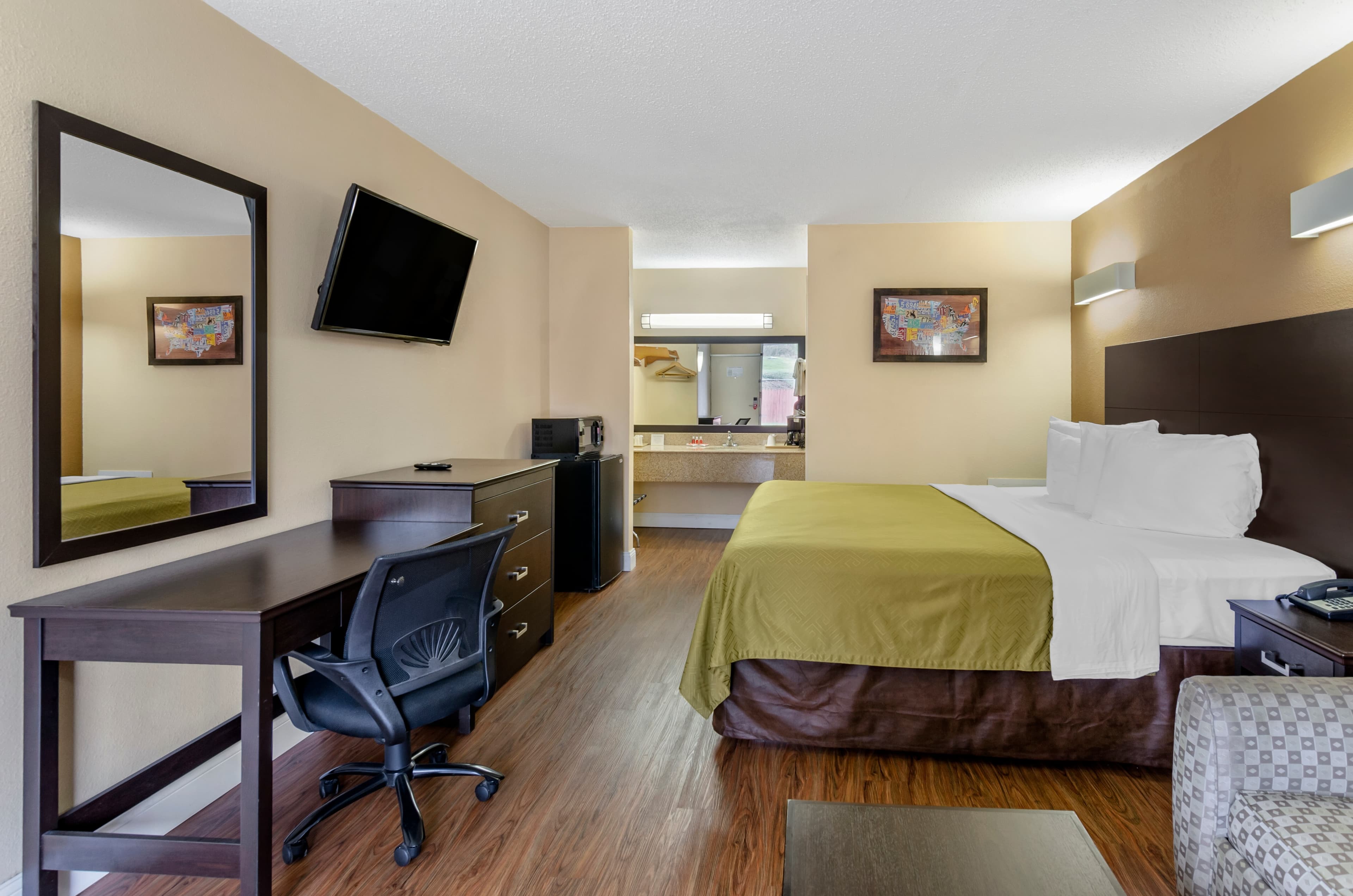 Econo Lodge Roanoke Civic Center — 9