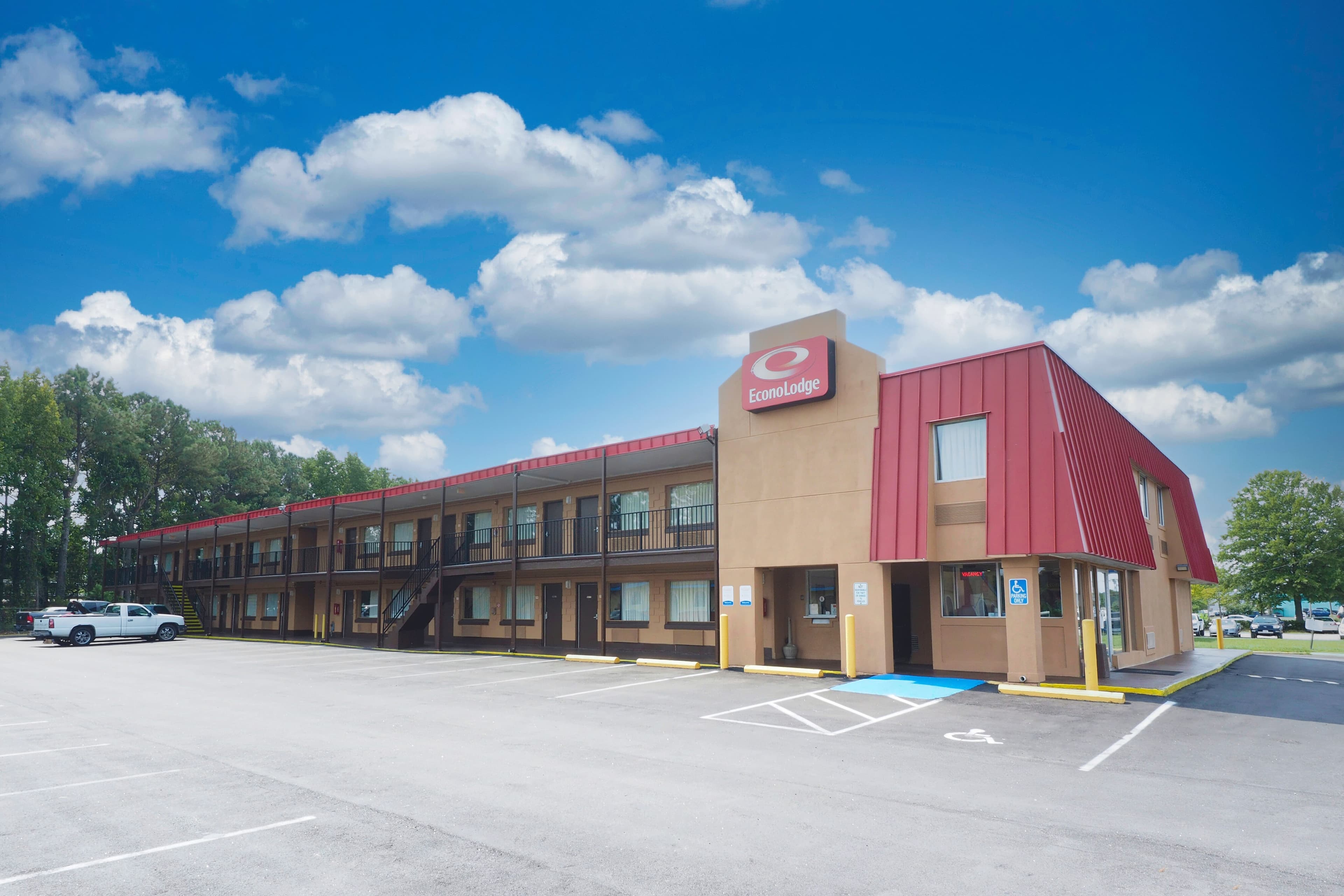 Econo Lodge Virginia Beach Town Center - Image 1
