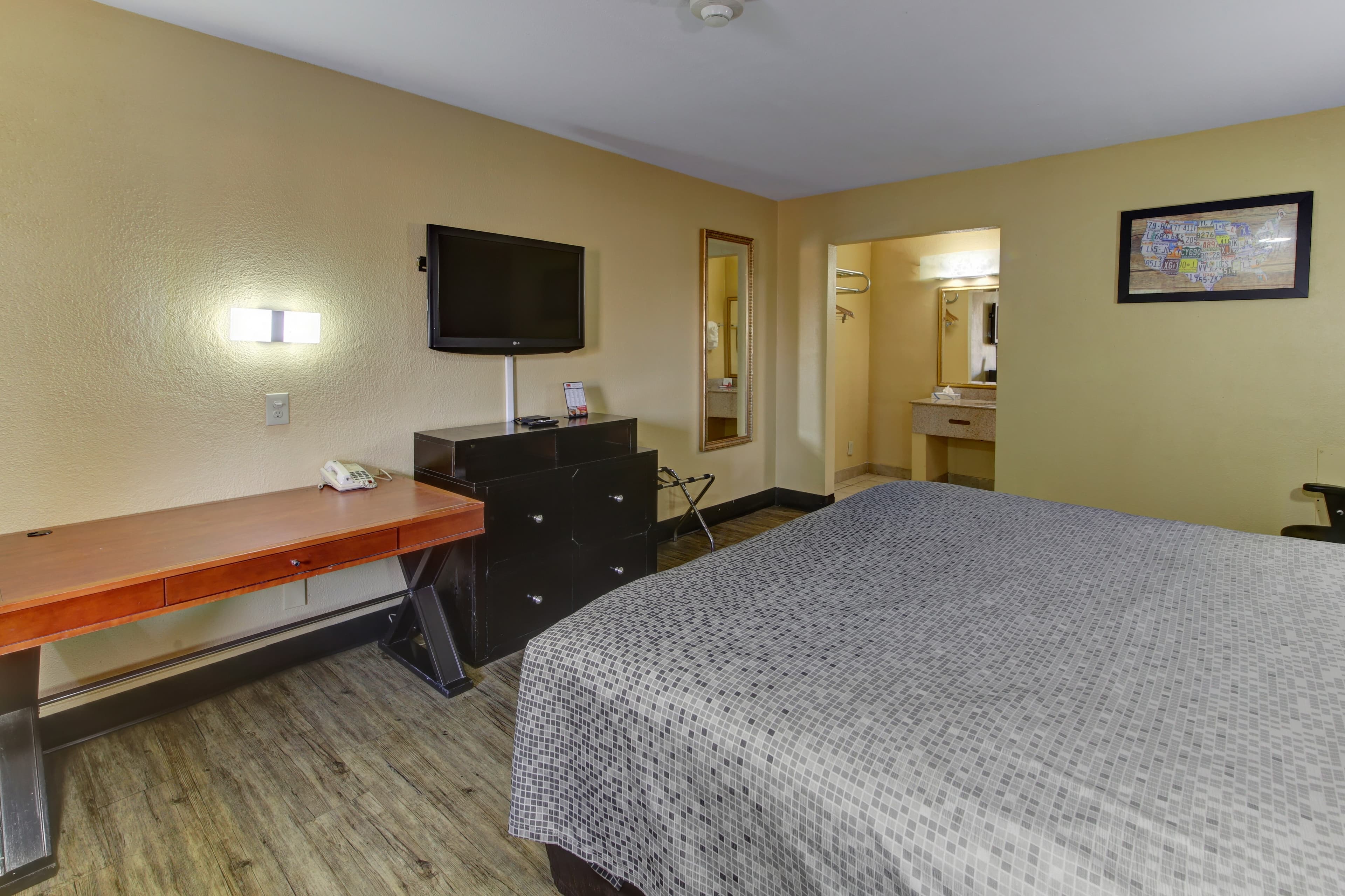 Econo Lodge Virginia Beach Town Center — 23