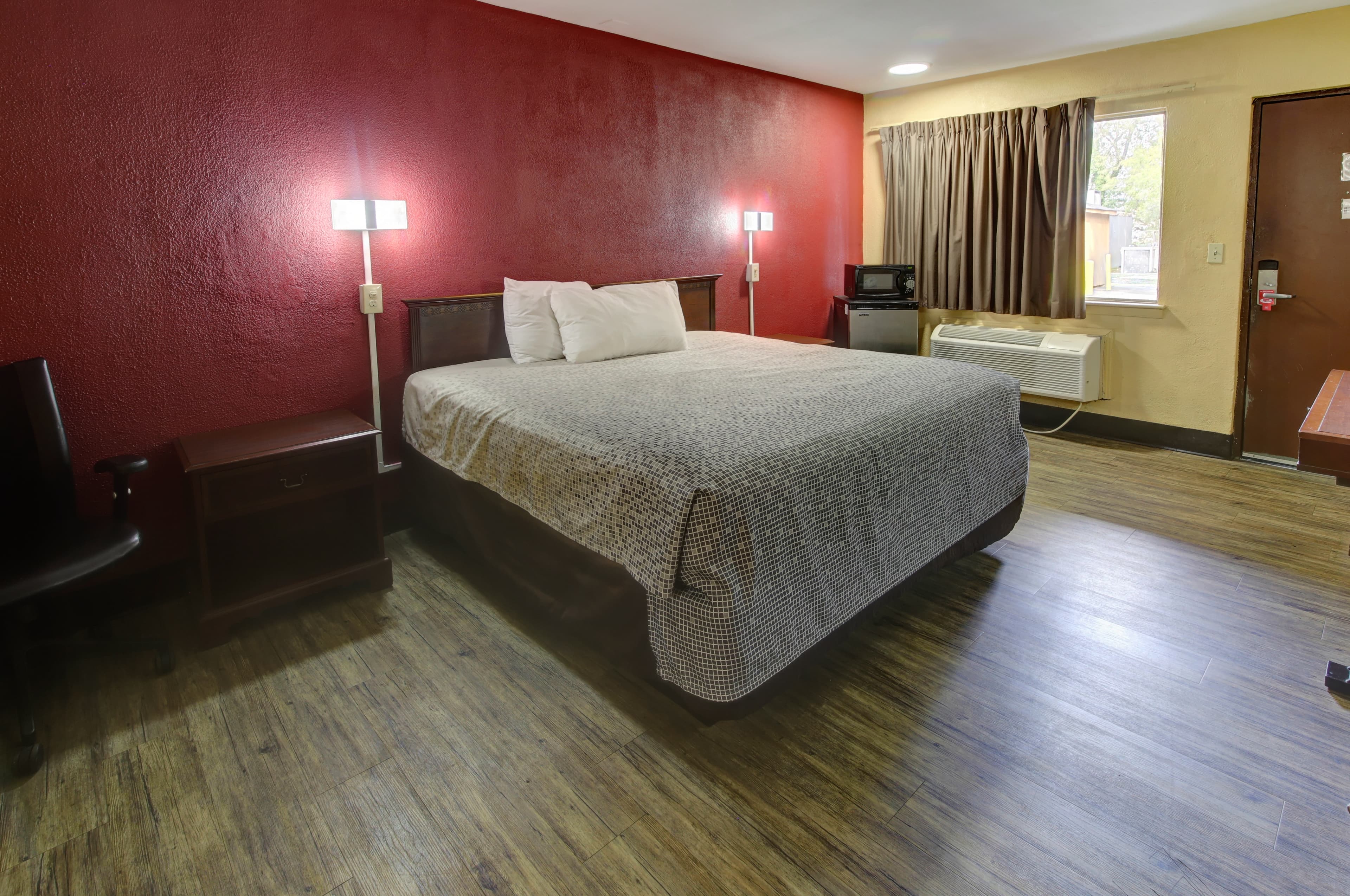 Econo Lodge Virginia Beach Town Center — 24