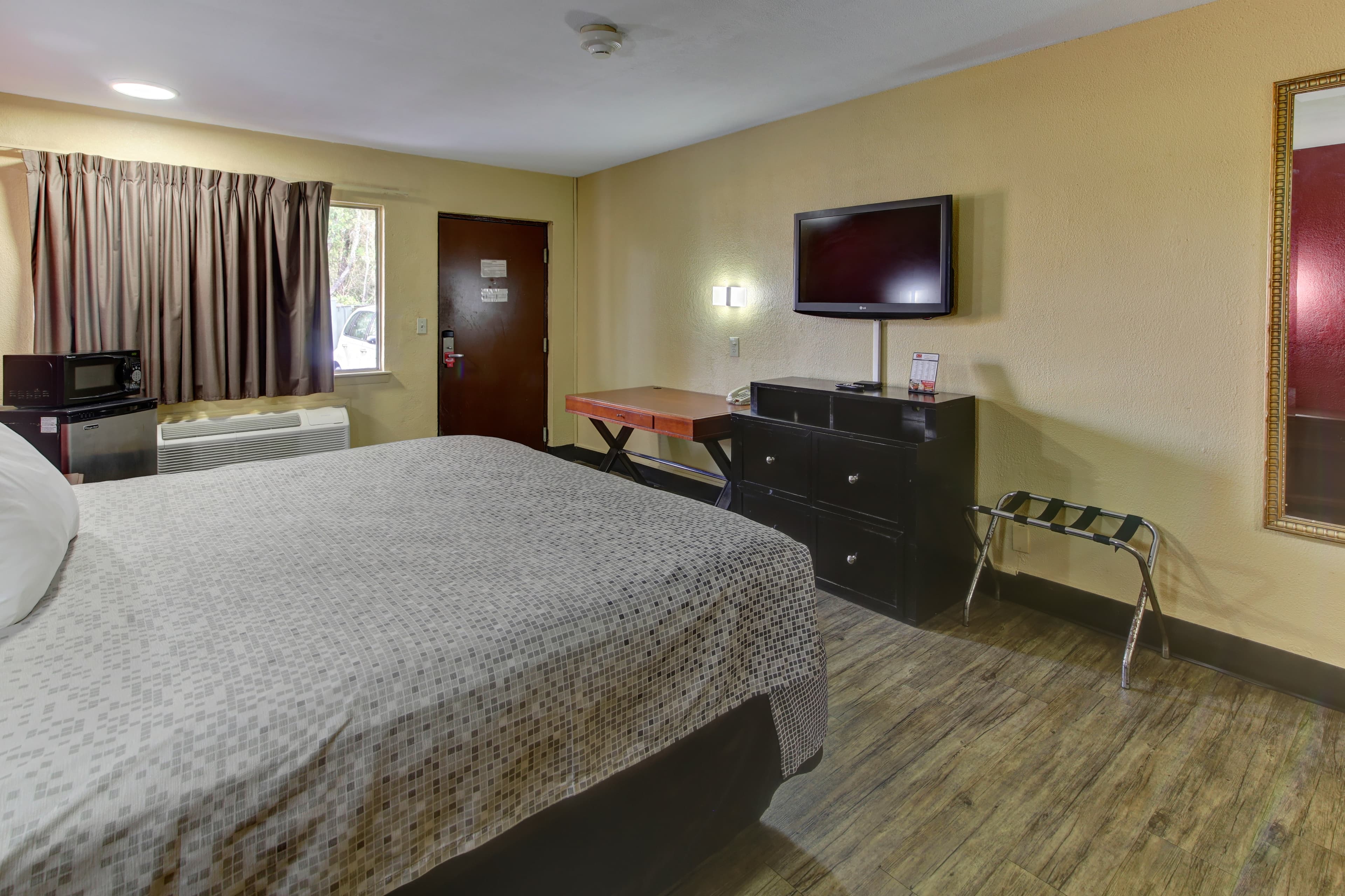 Econo Lodge Virginia Beach Town Center — 25