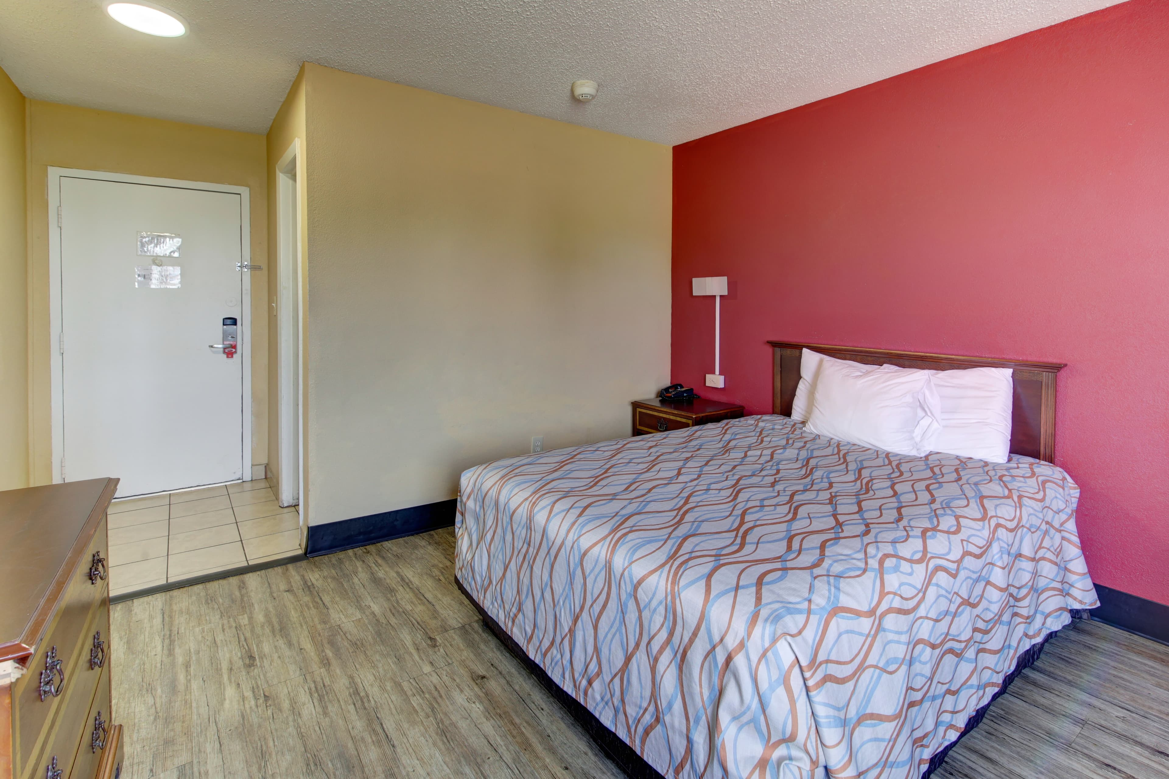Econo Lodge Virginia Beach Town Center - Image 3