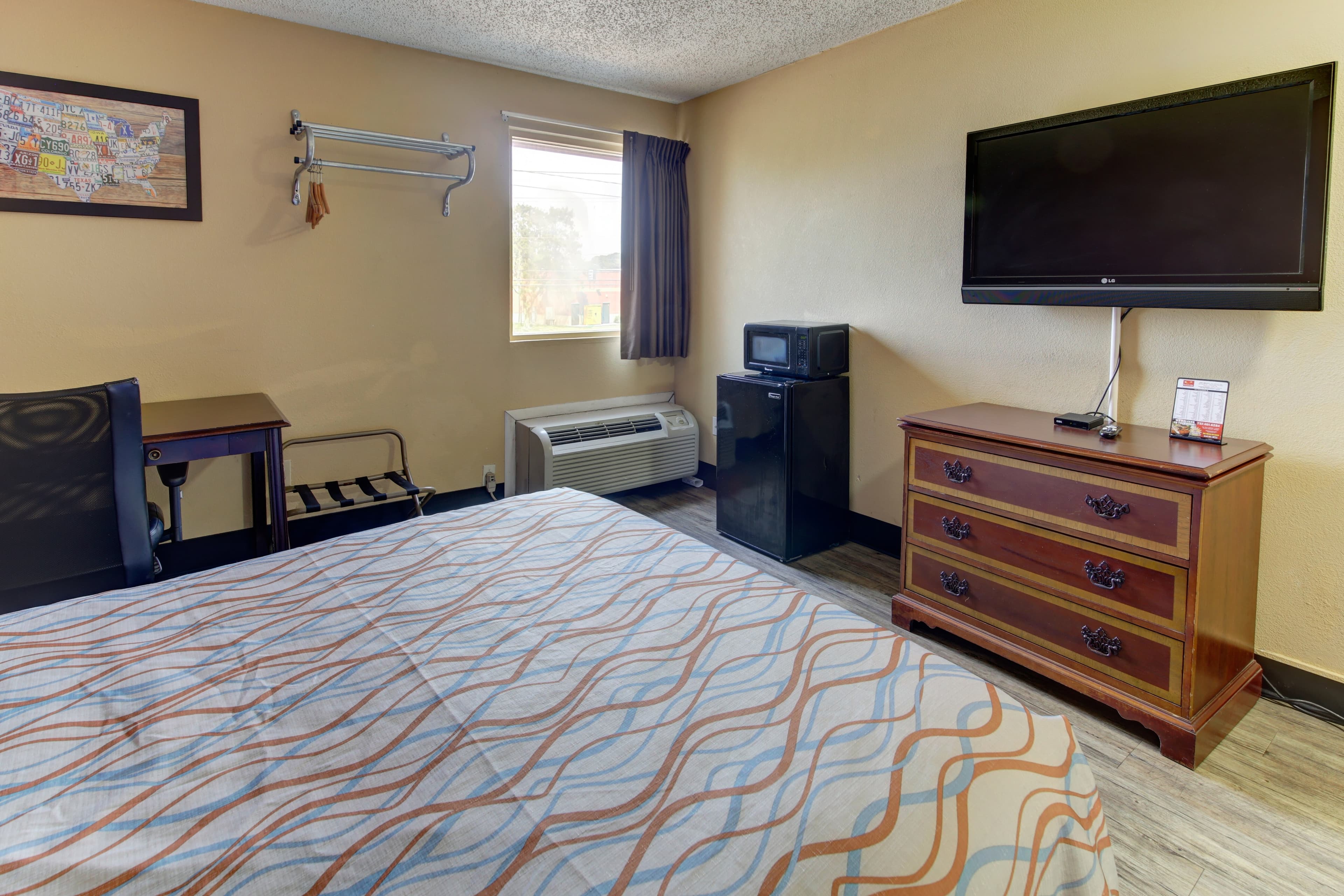 Econo Lodge Virginia Beach Town Center - Image 4