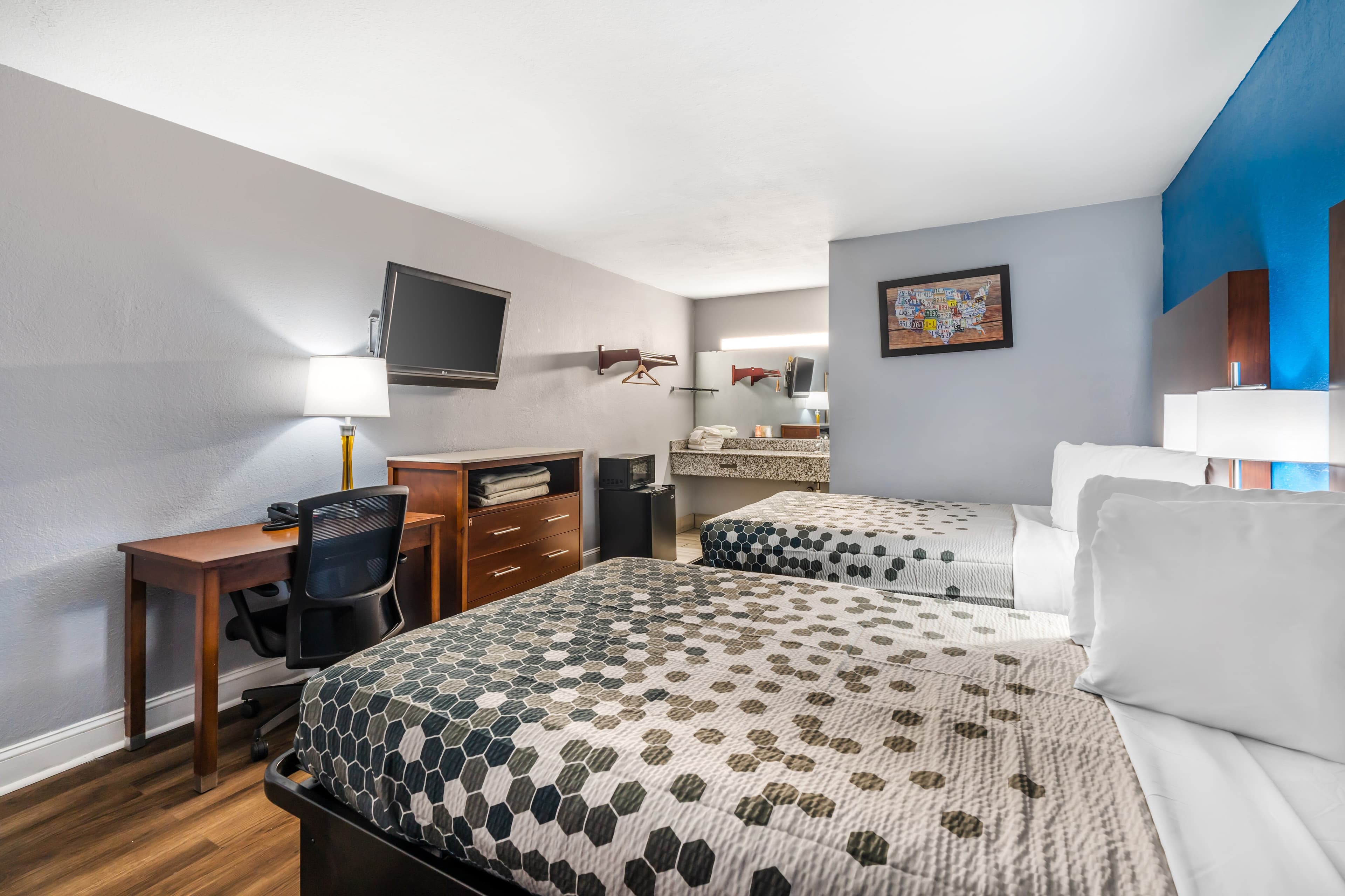 Econo Lodge Inn & Suites Virginia Beach - Norfolk - Image 2