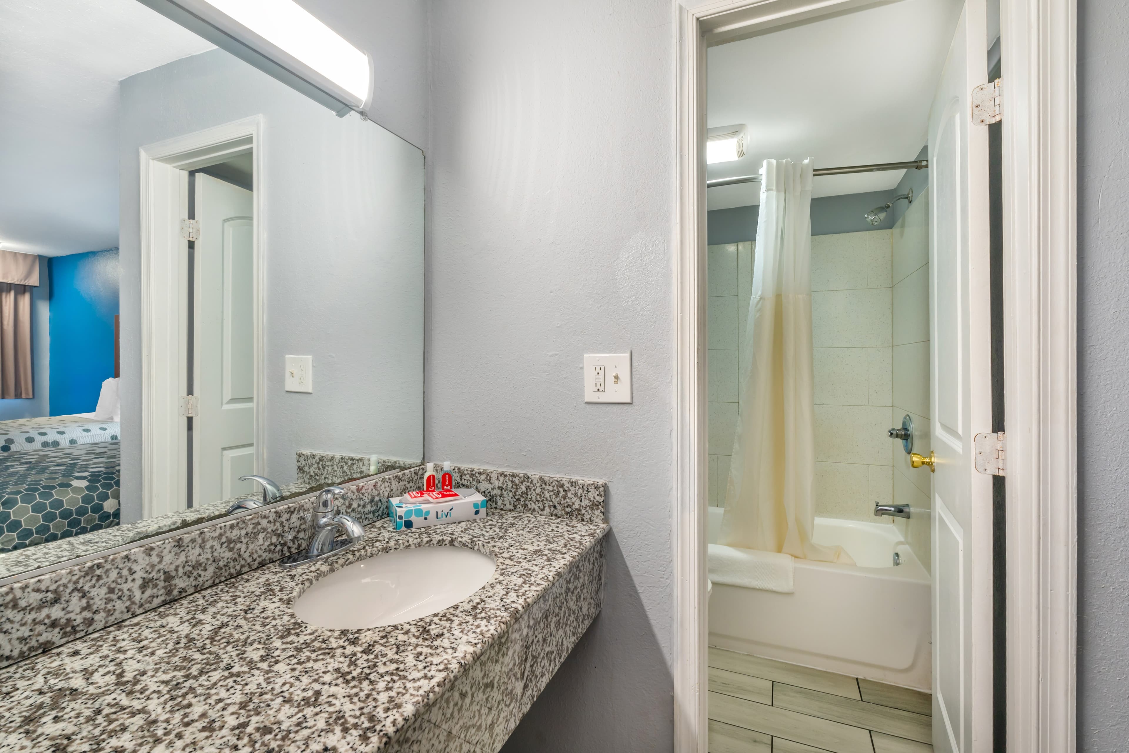 Econo Lodge Inn & Suites Virginia Beach - Norfolk — 6