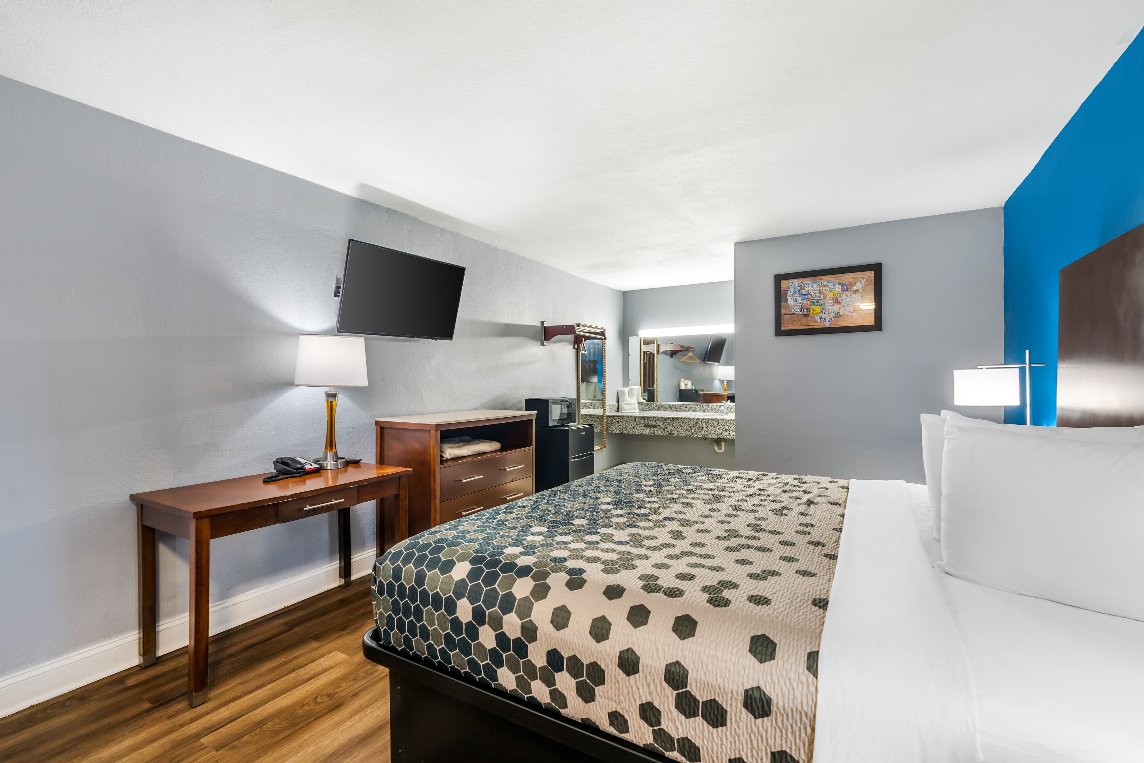 Econo Lodge Inn & Suites Virginia Beach - Norfolk — 22