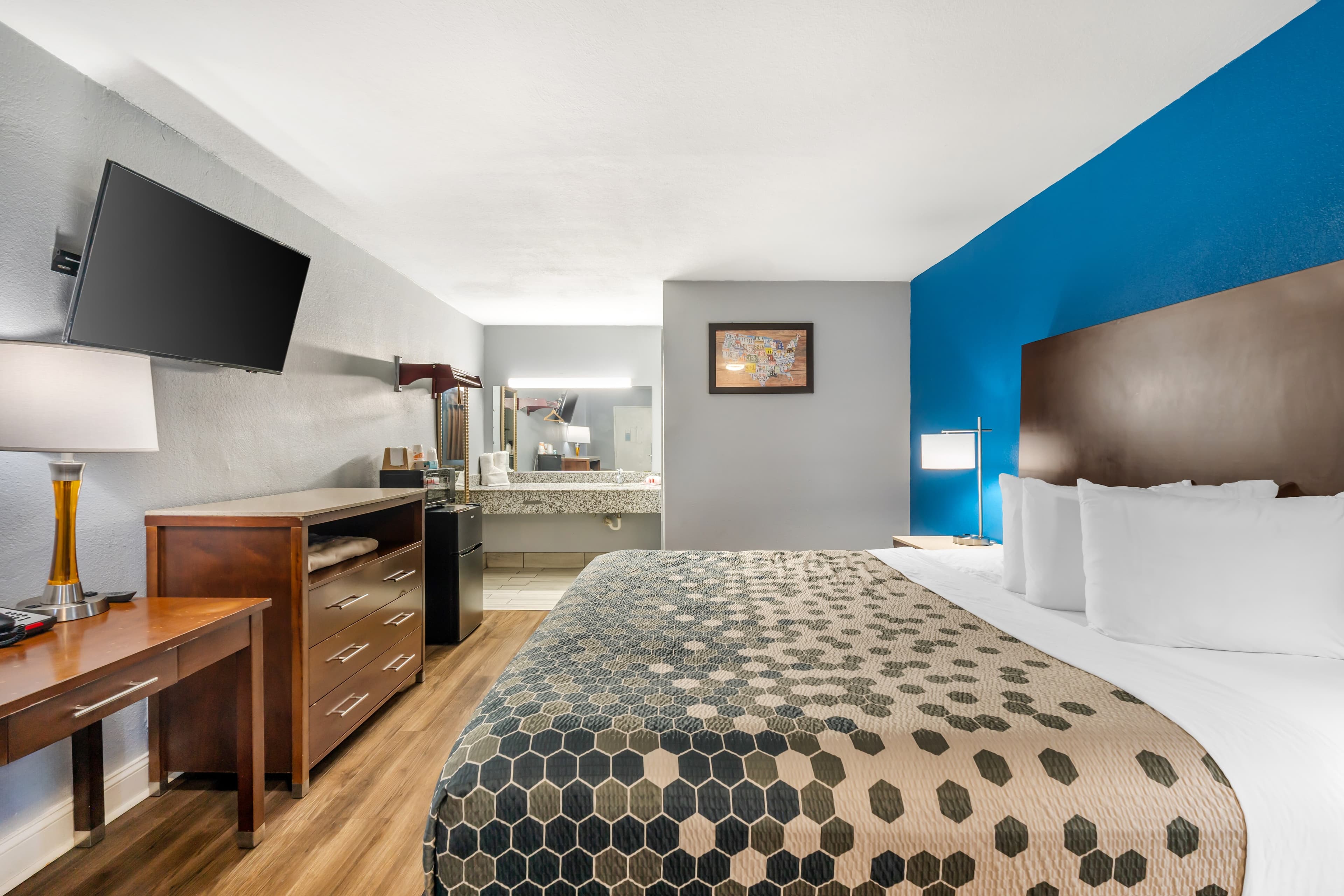 Econo Lodge Inn & Suites Virginia Beach - Norfolk — 23