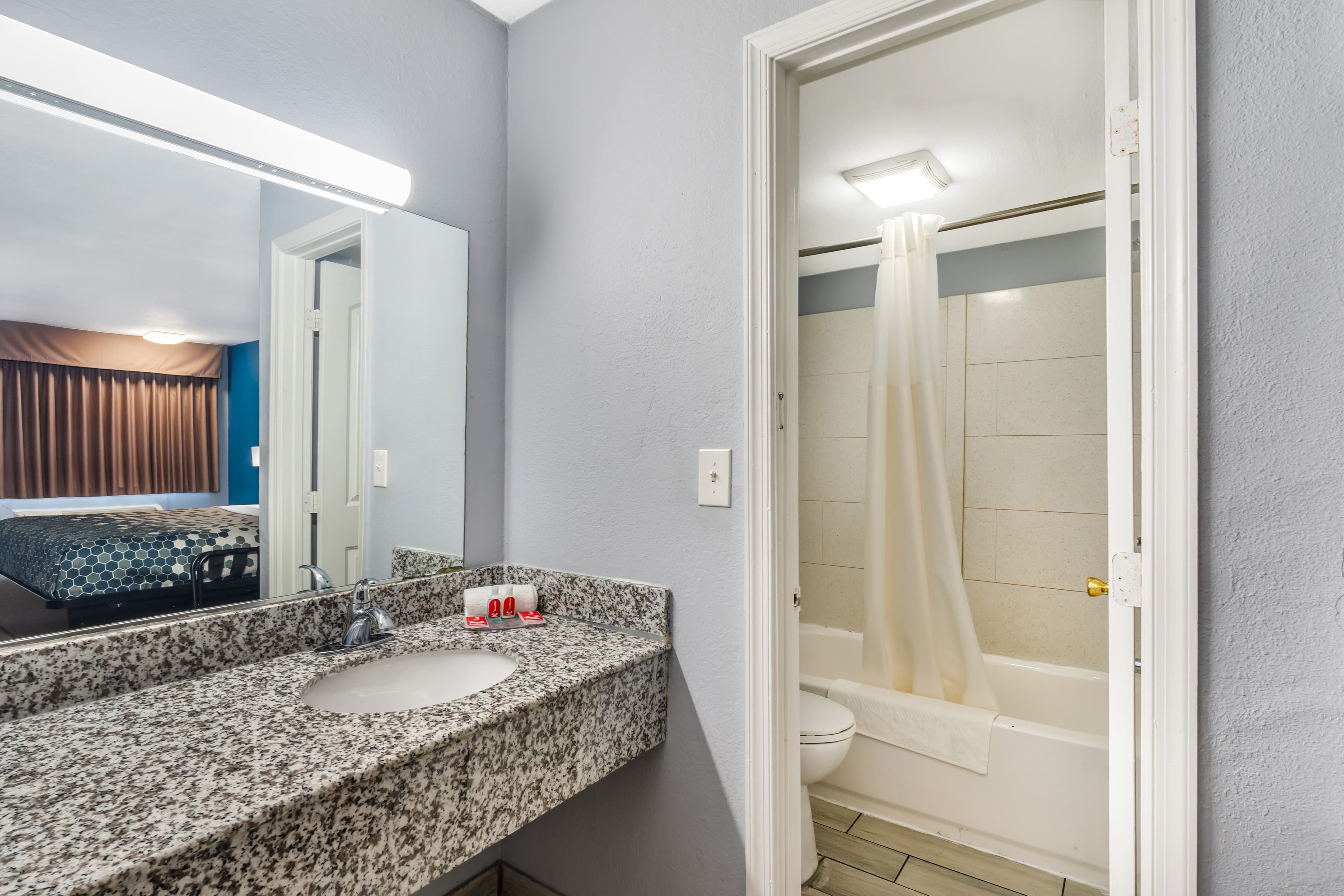 Econo Lodge Inn & Suites Virginia Beach - Norfolk — 26