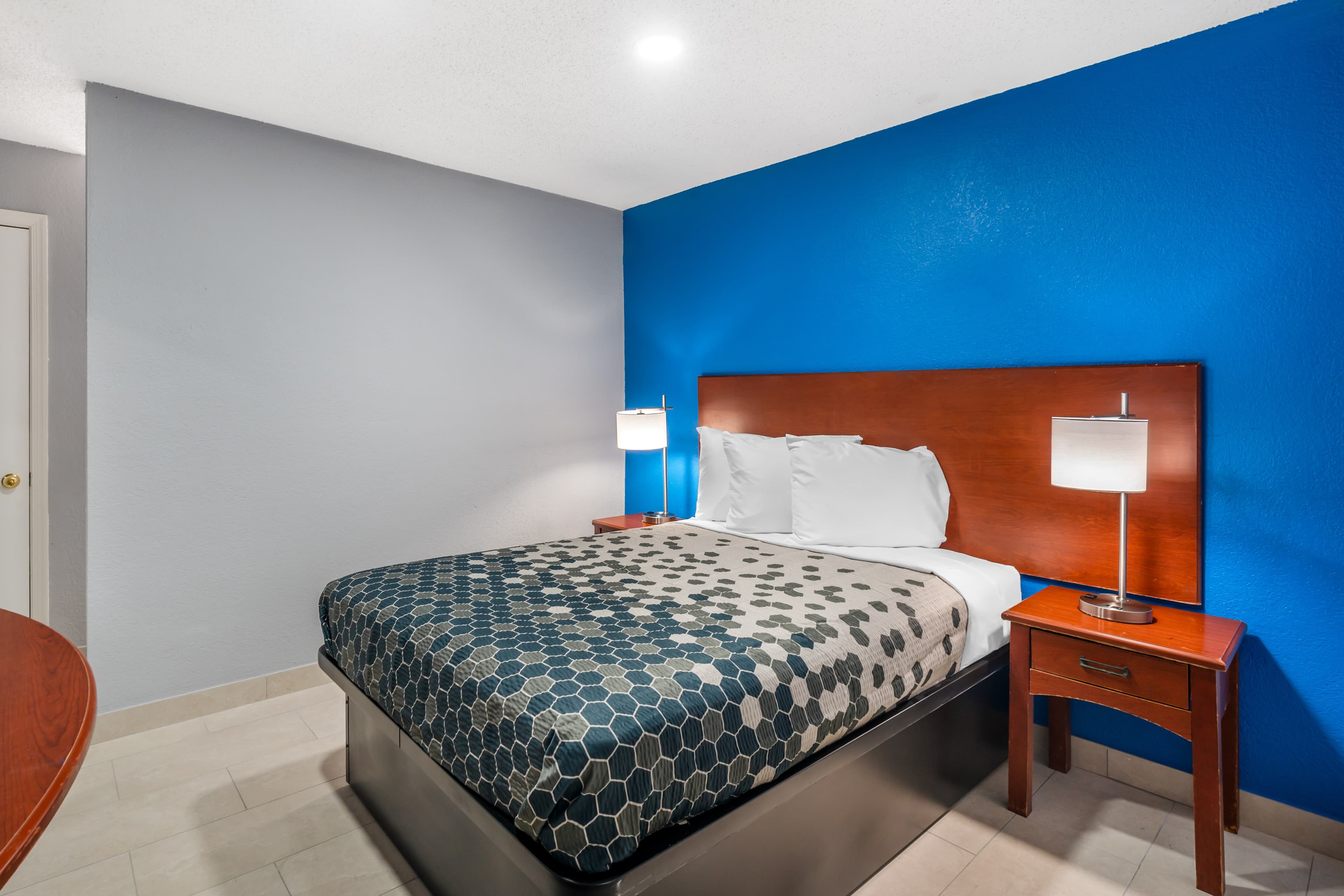 Econo Lodge Inn & Suites Virginia Beach - Norfolk — 7