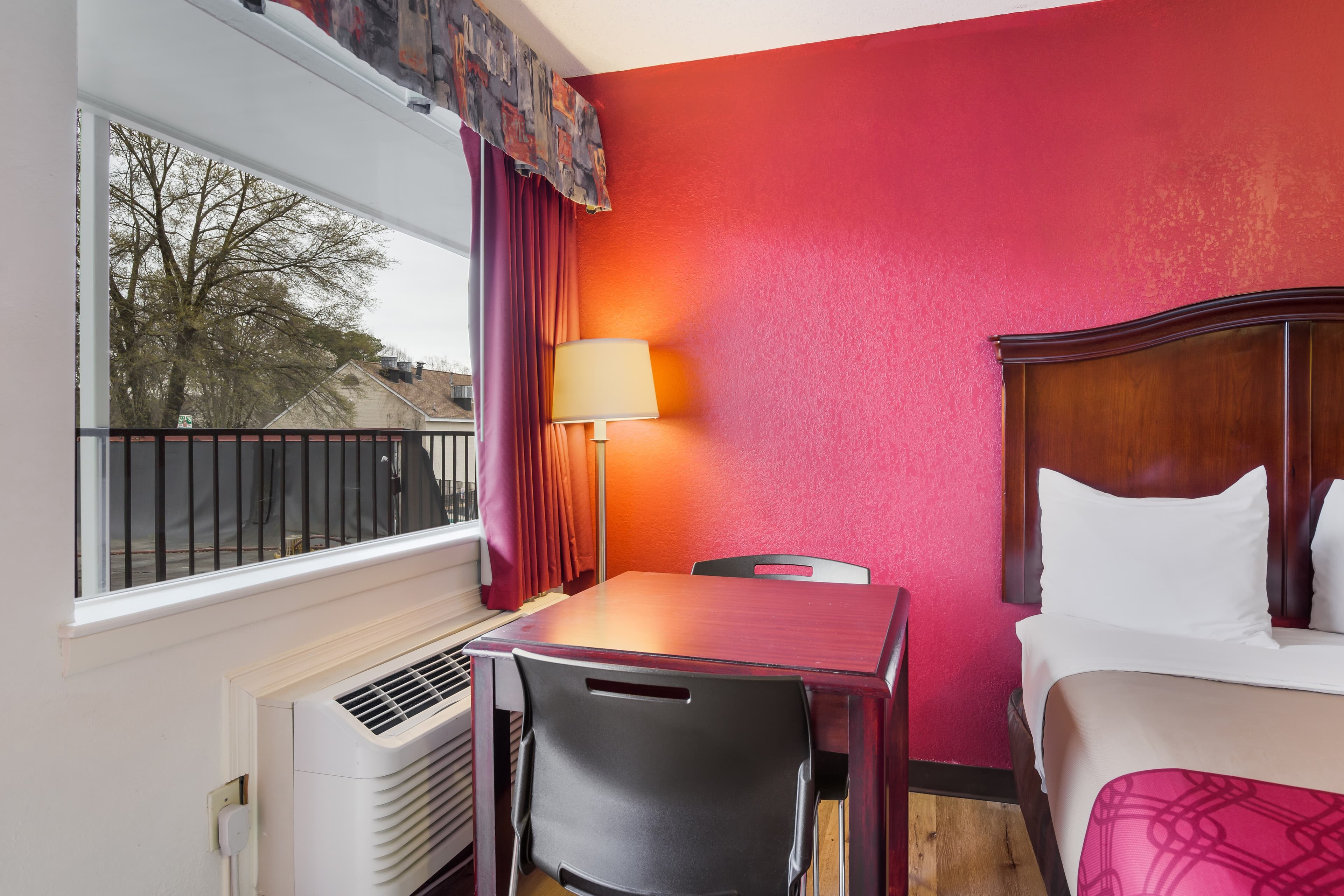 Econo Lodge Williamsburg Historic Area — 8