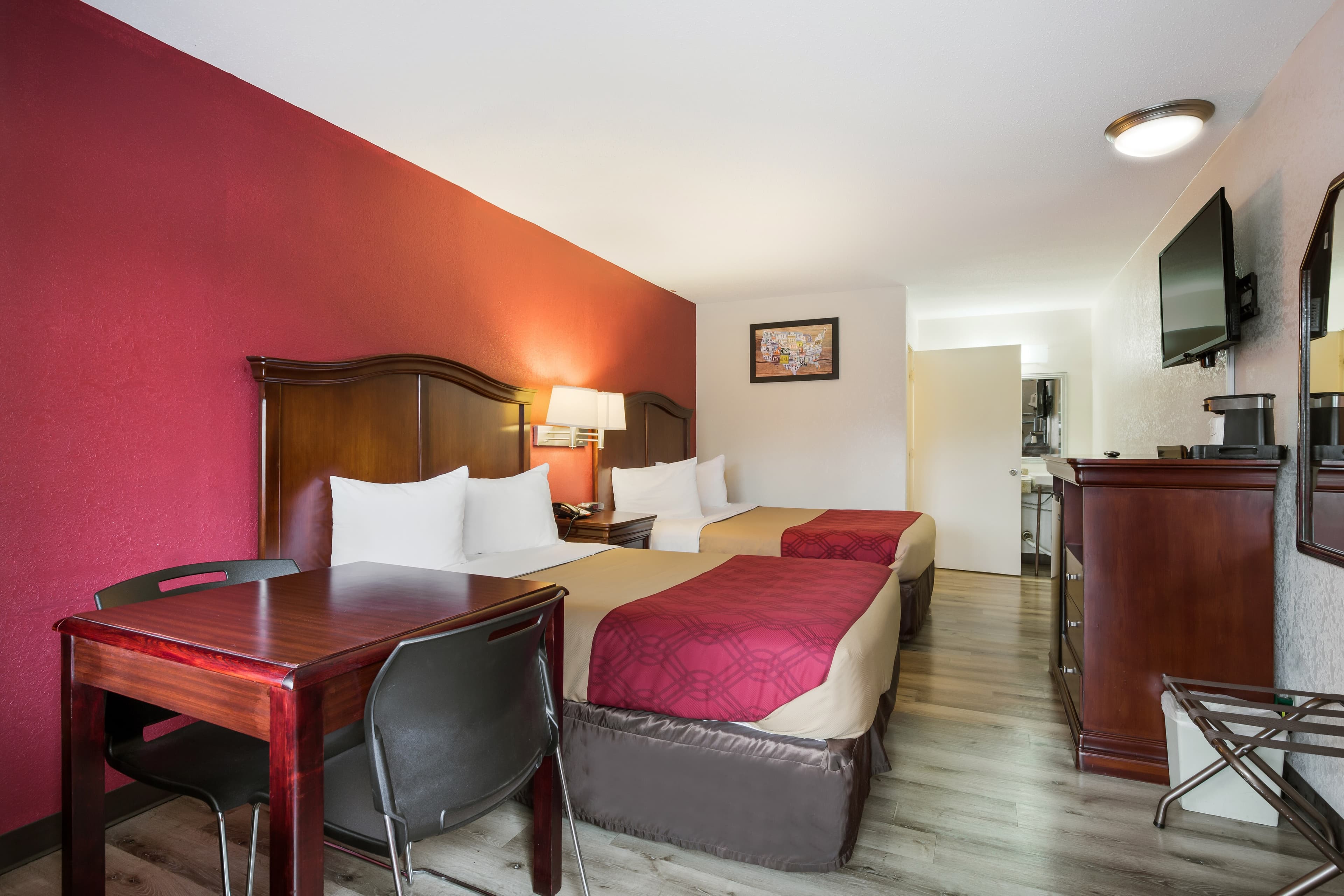 Econo Lodge Williamsburg Historic Area - Image 3