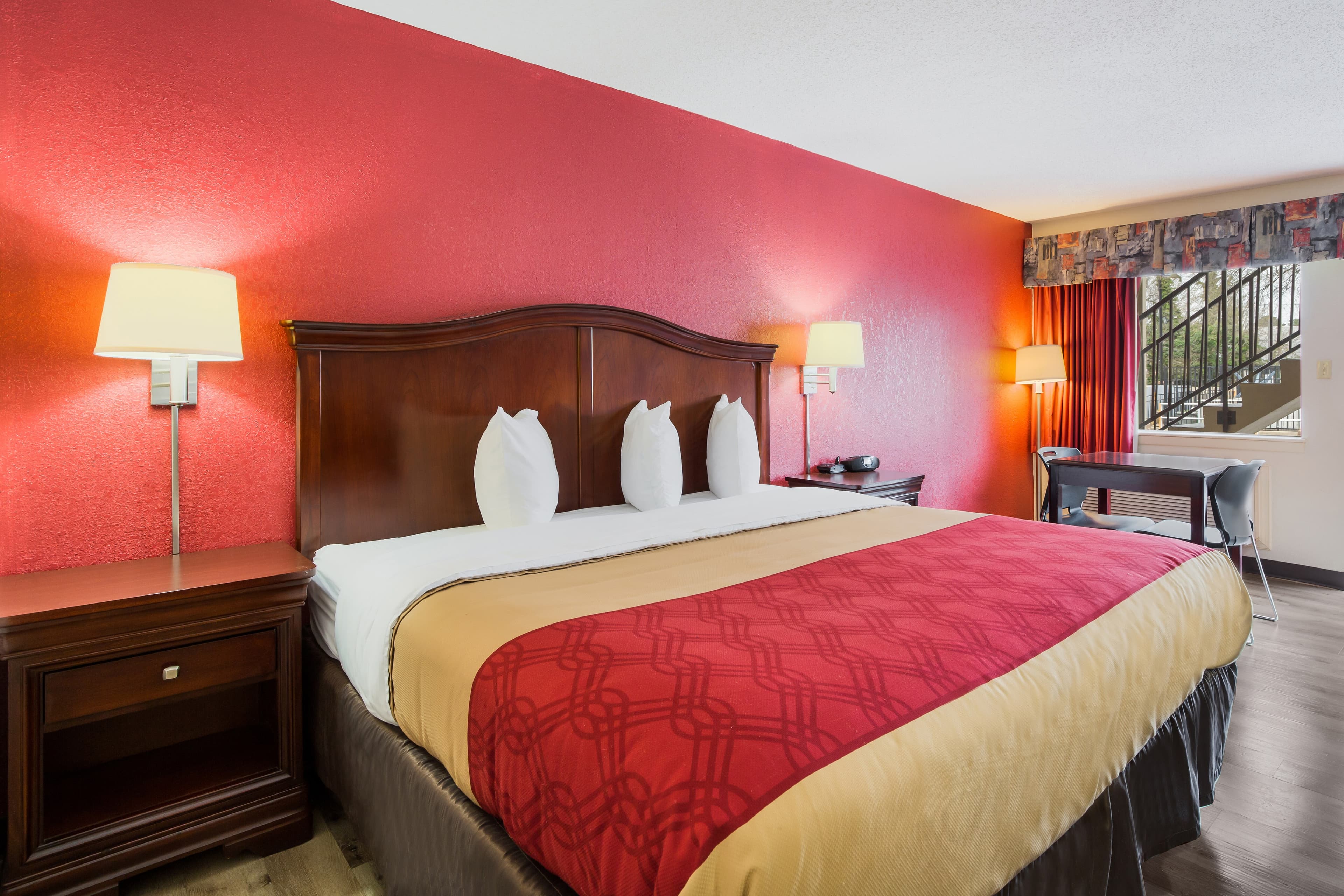 Econo Lodge Williamsburg Historic Area — 10
