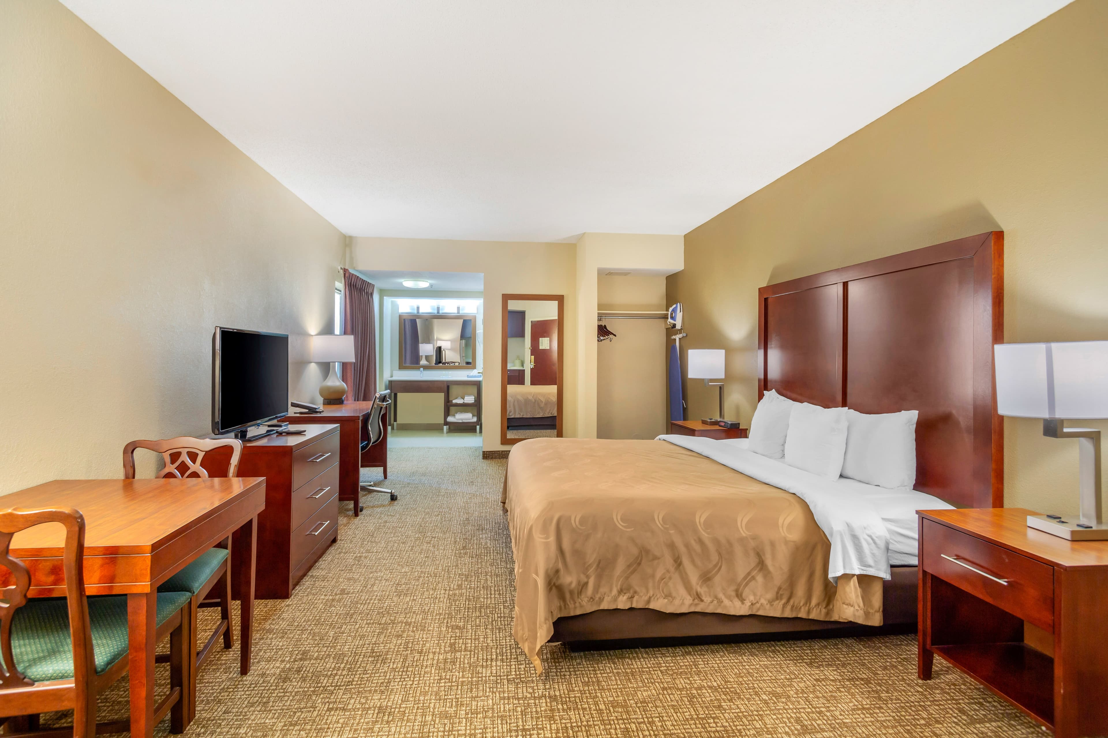 Quality Inn & Suites Olde Town - Image 2