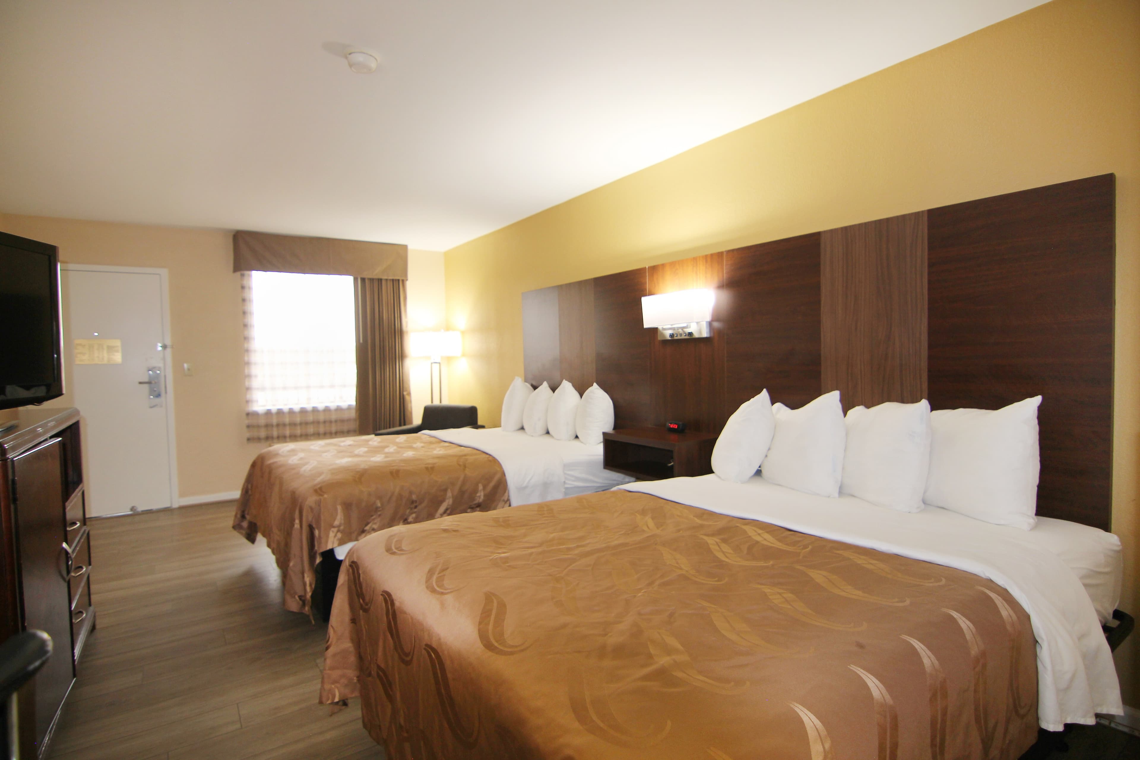 Quality Inn & Suites Franklin - Image 3