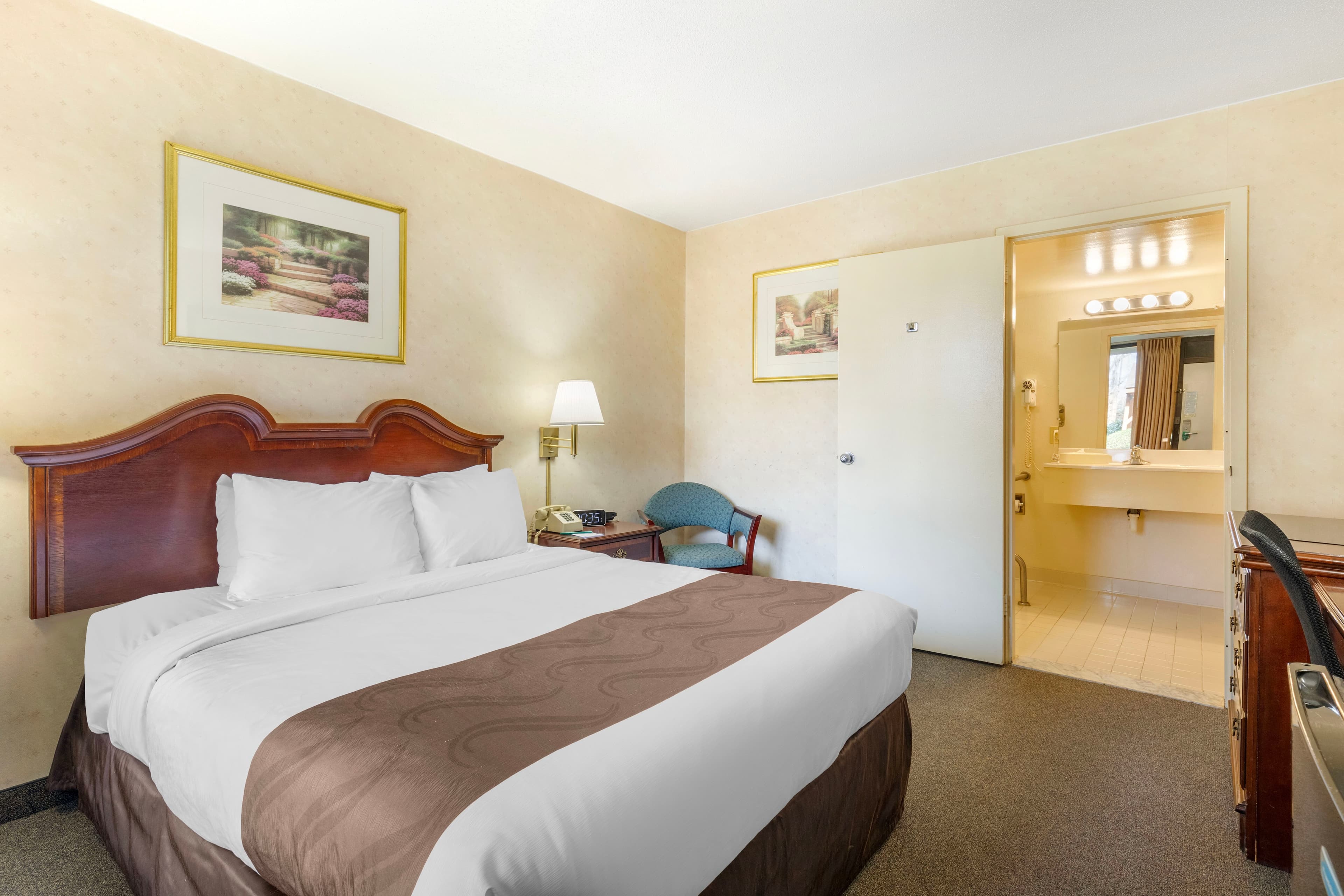 Quality Inn Vienna - Tysons Corner - Image 2