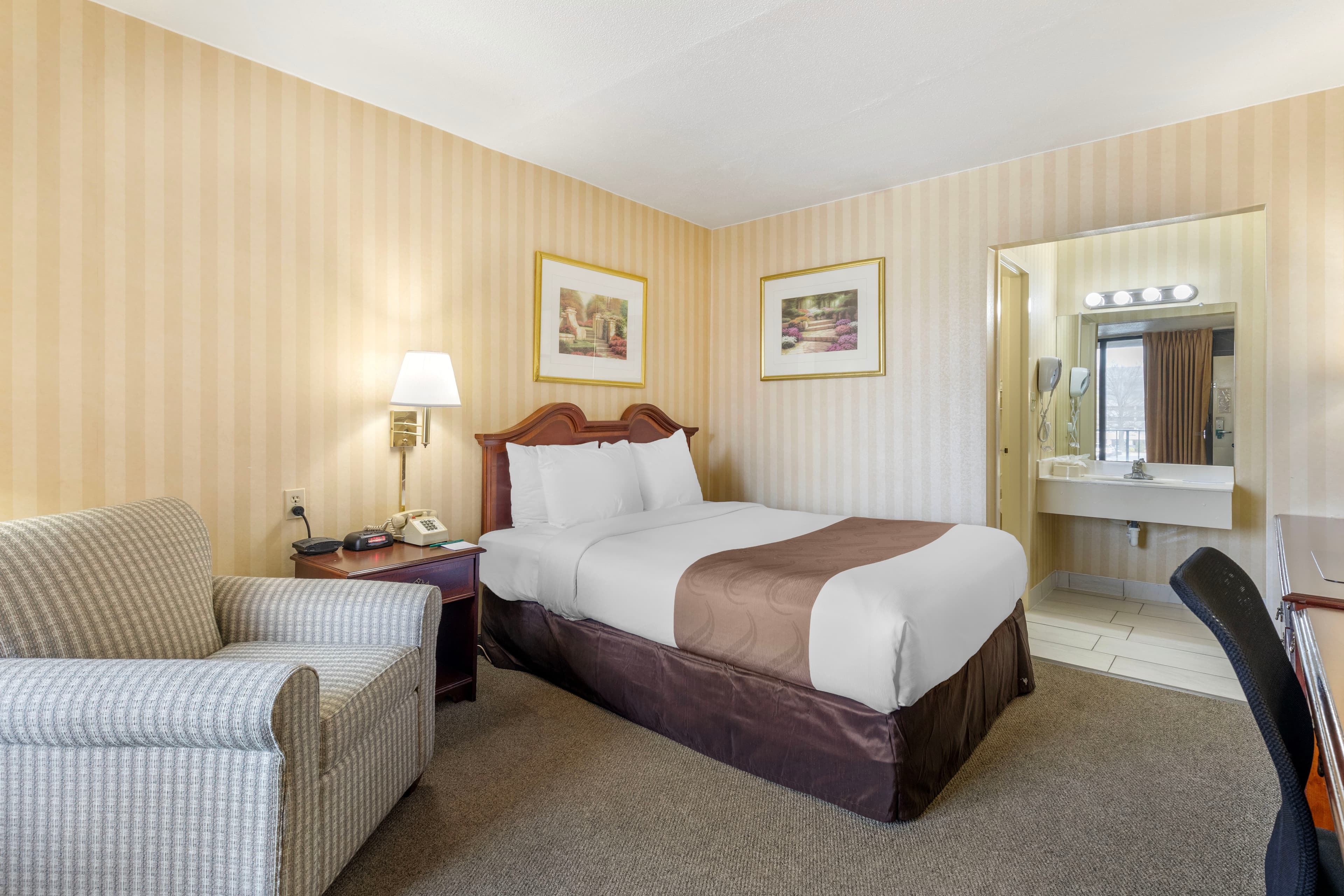 Quality Inn Vienna - Tysons Corner — 10