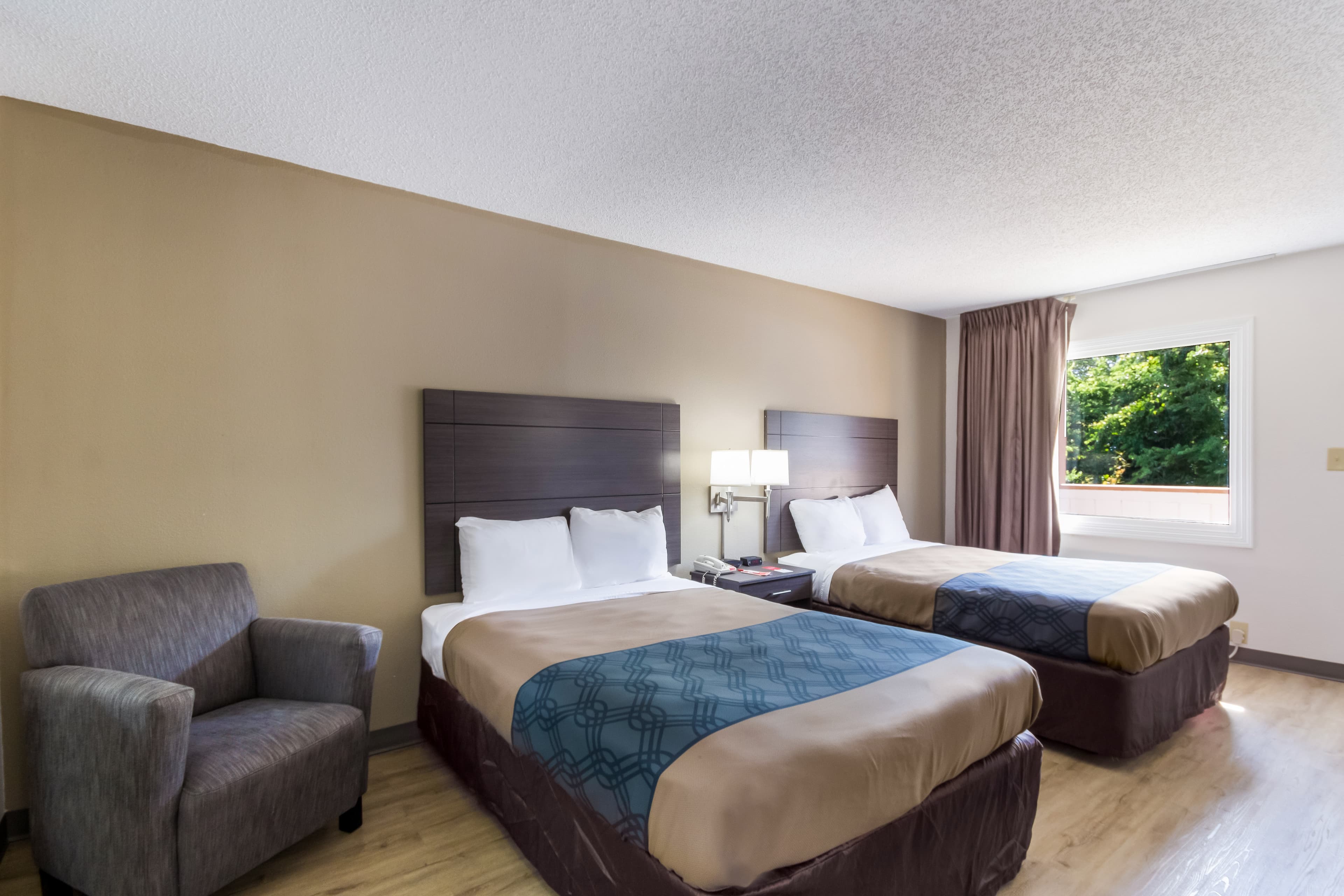 Econo Lodge Little Creek - Image 4