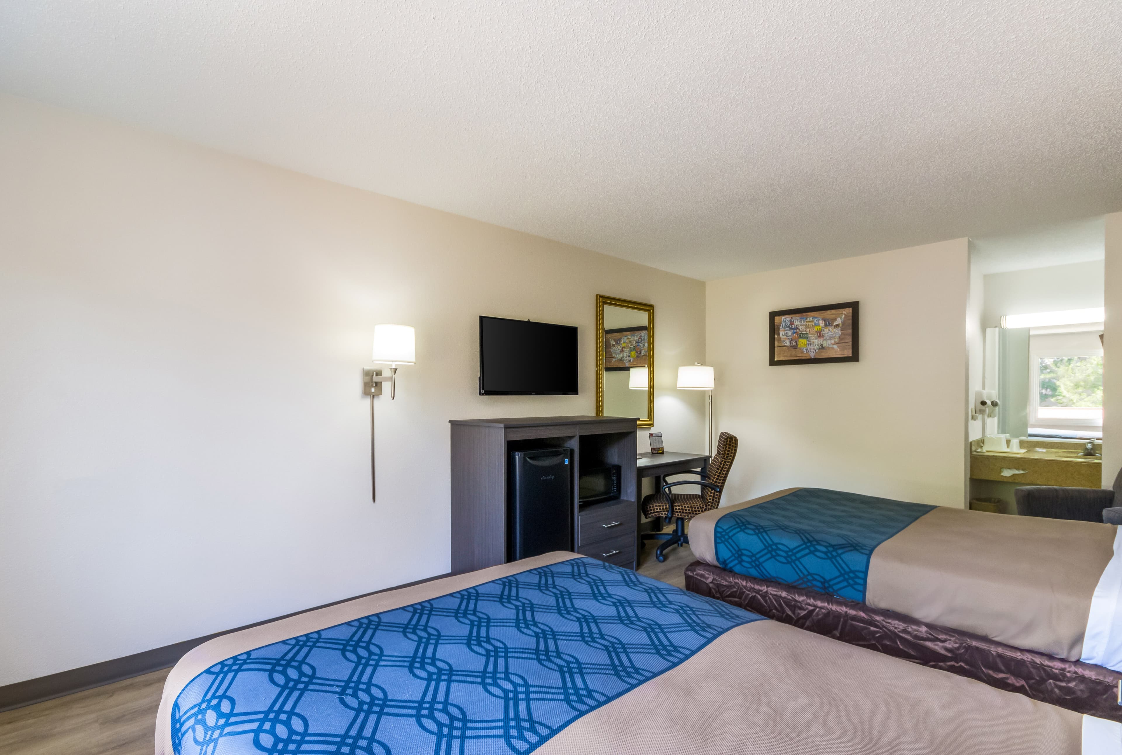 Econo Lodge Little Creek — 6