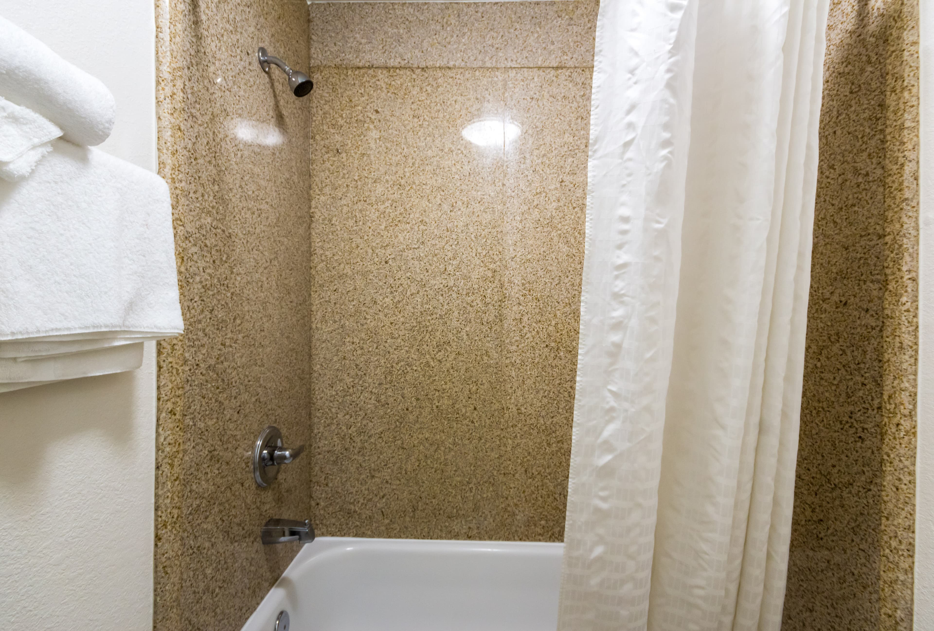 Econo Lodge Little Creek — 8