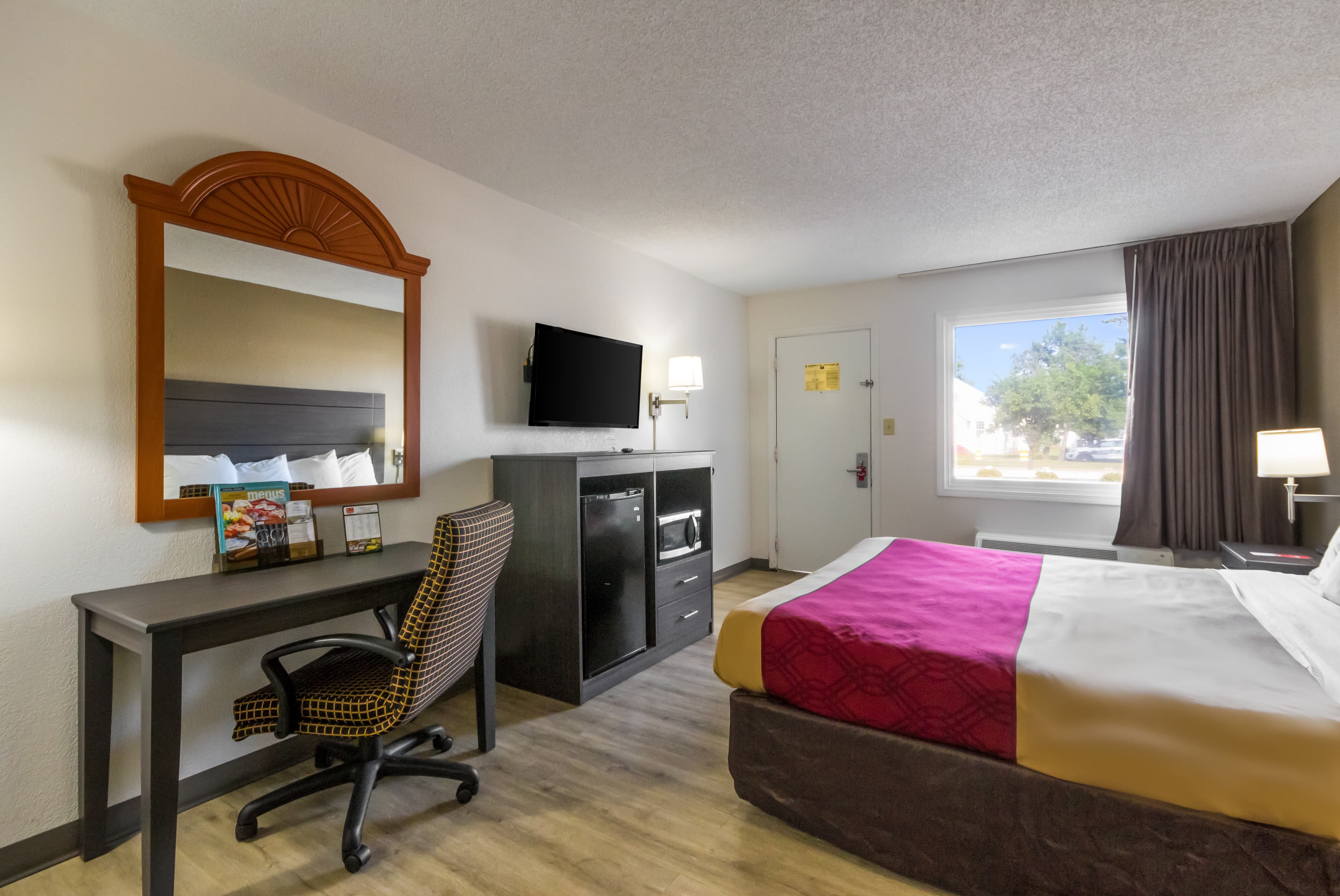 Econo Lodge Little Creek — 13