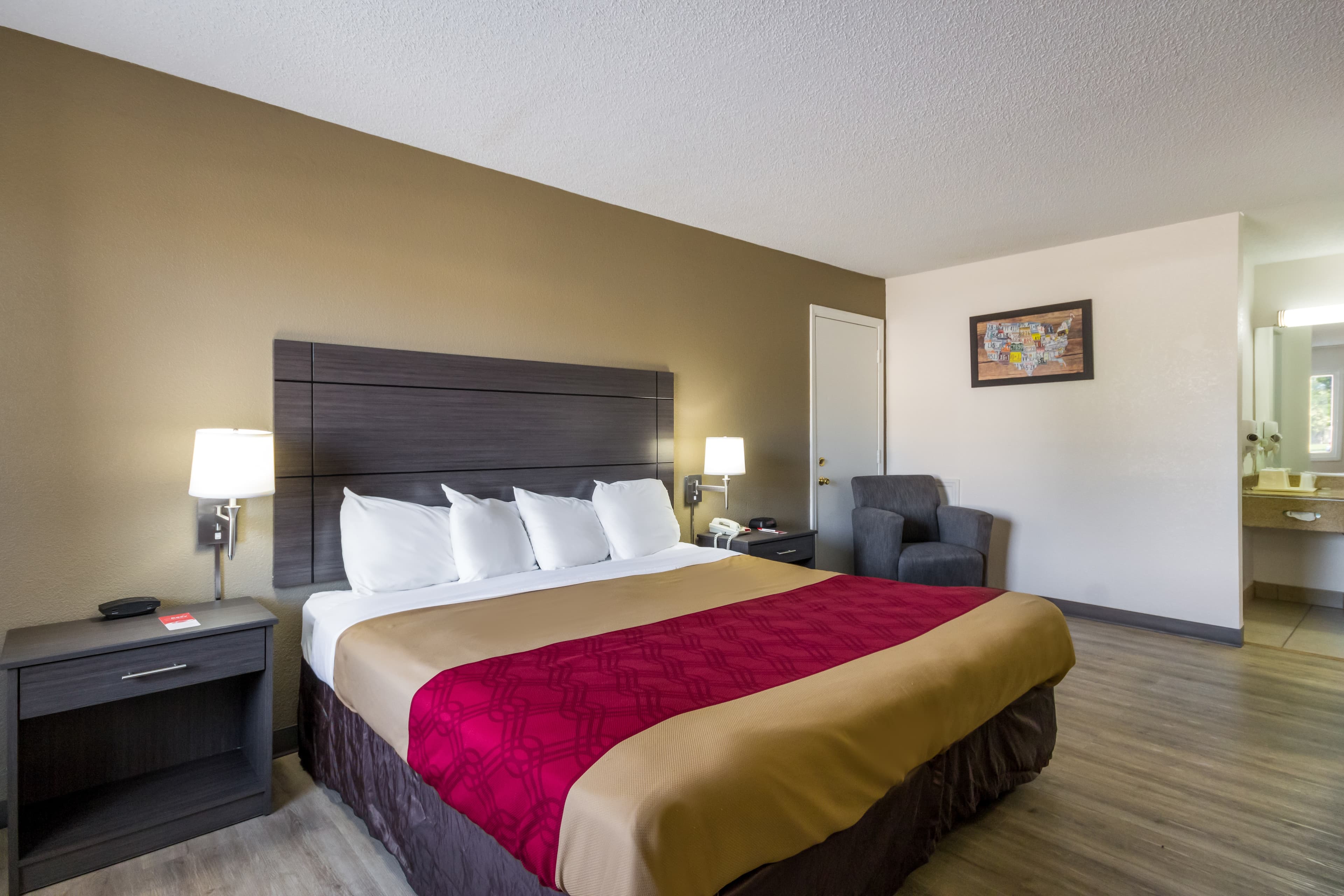 Econo Lodge Little Creek - Image 1
