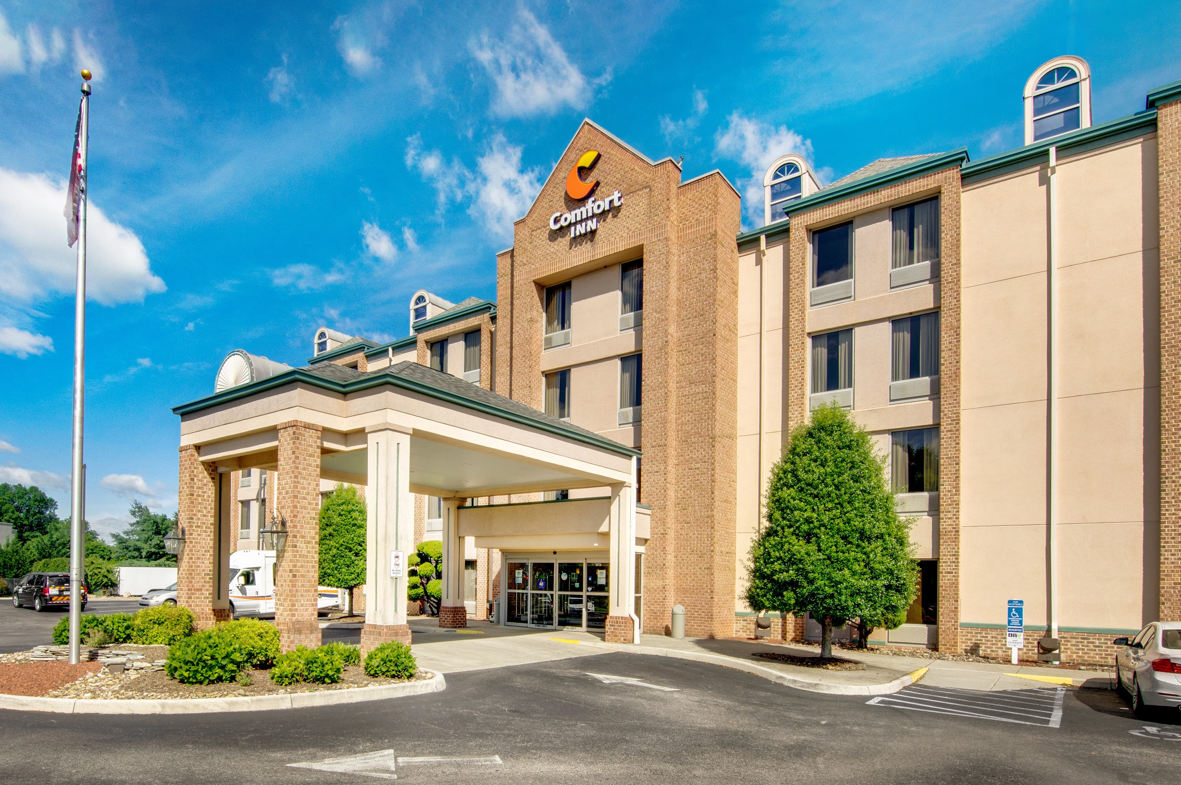 Comfort Inn Airport - Image 1