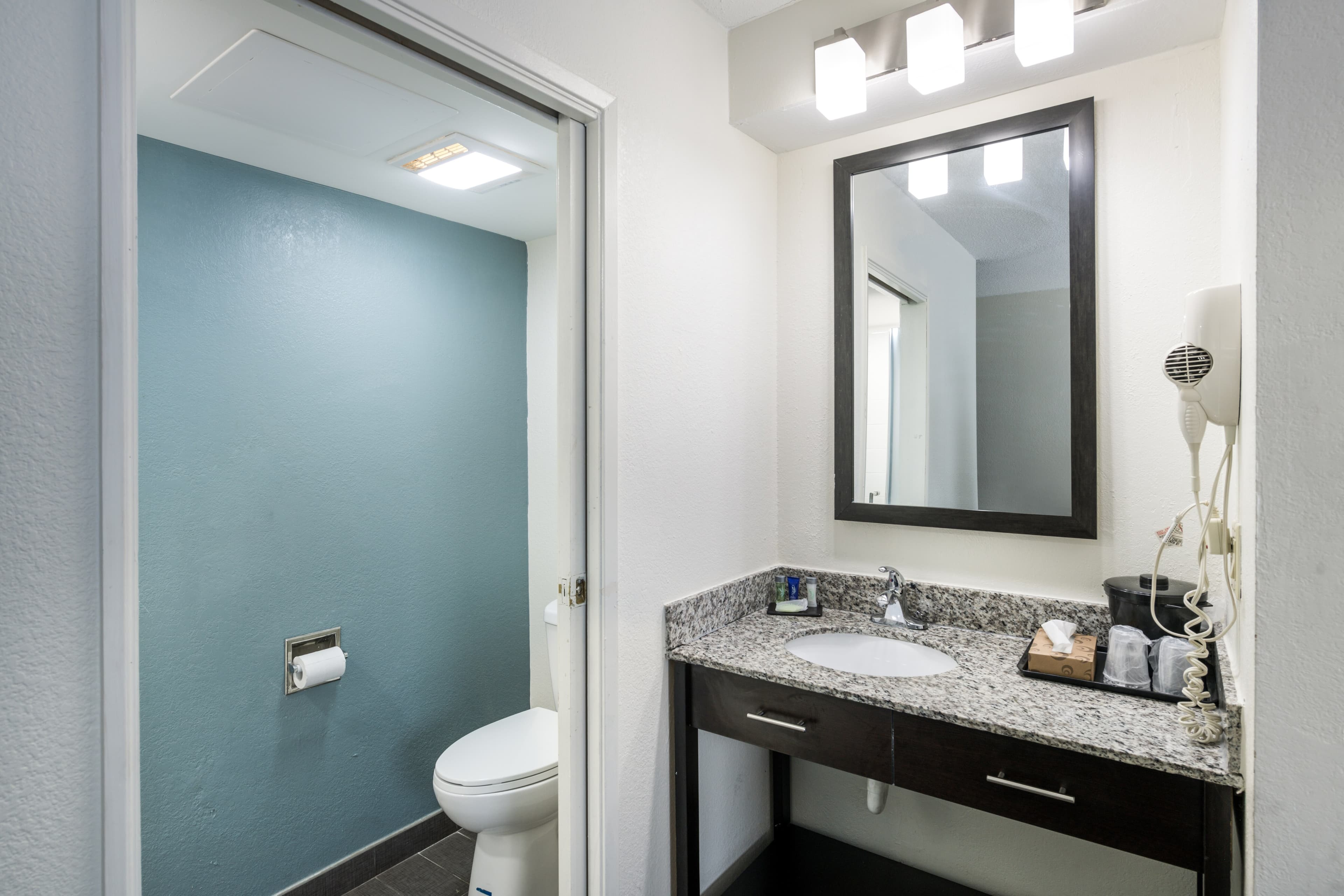 Sleep Inn & Suites Chesapeake - Portsmouth - Image 3