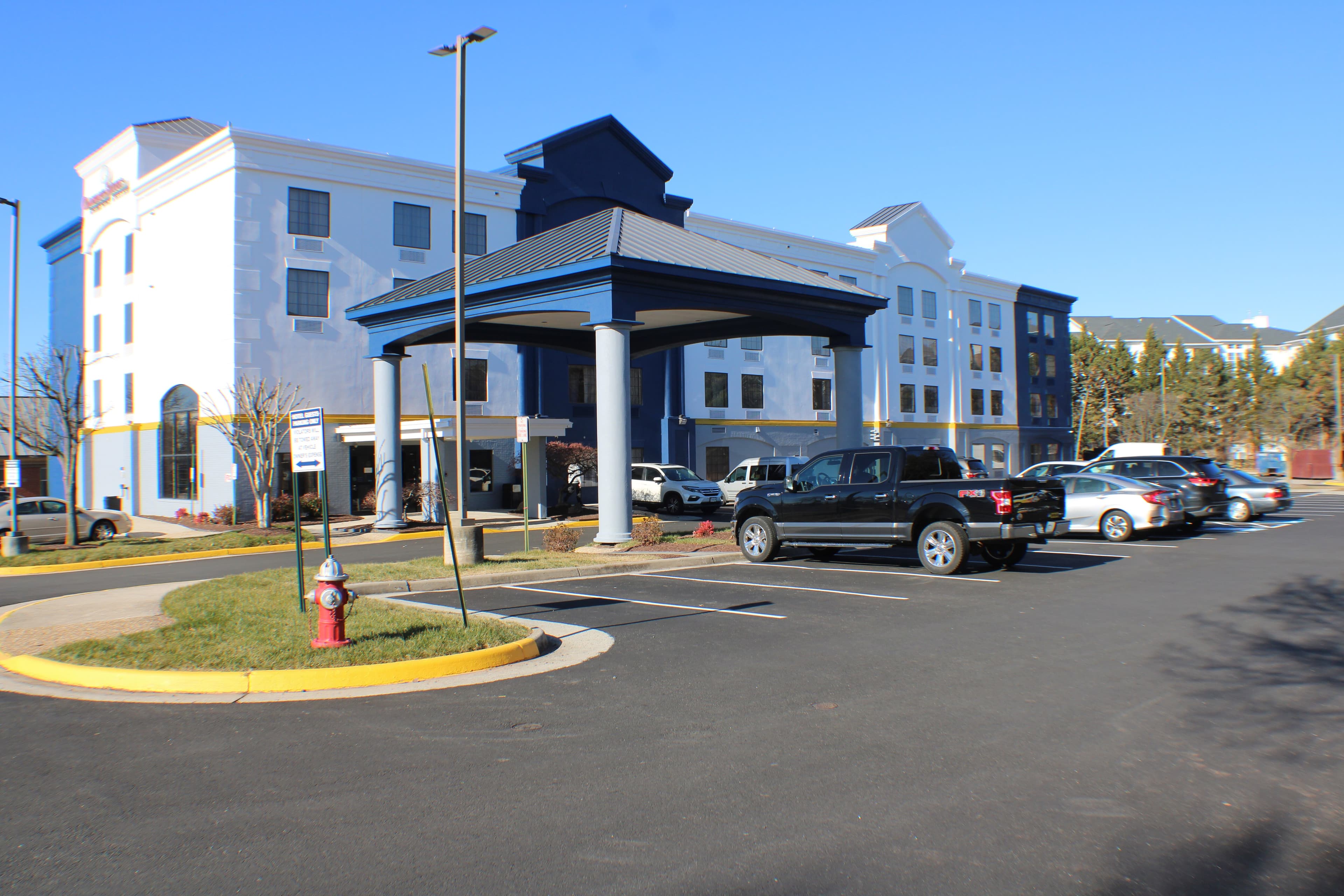 Comfort Suites Chantilly - Dulles Airport - Image 1