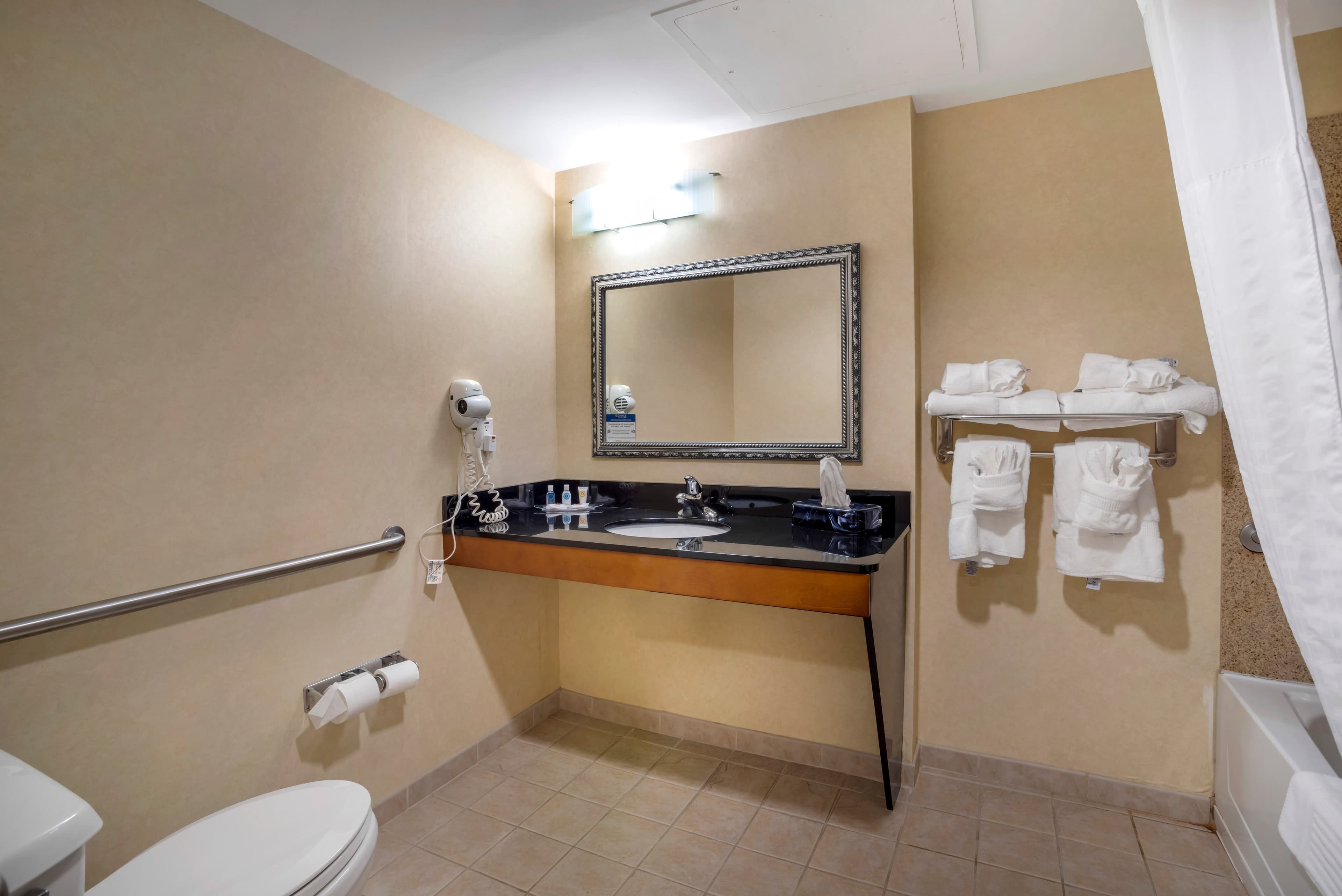 Comfort Suites Fredericksburg North - Image 5
