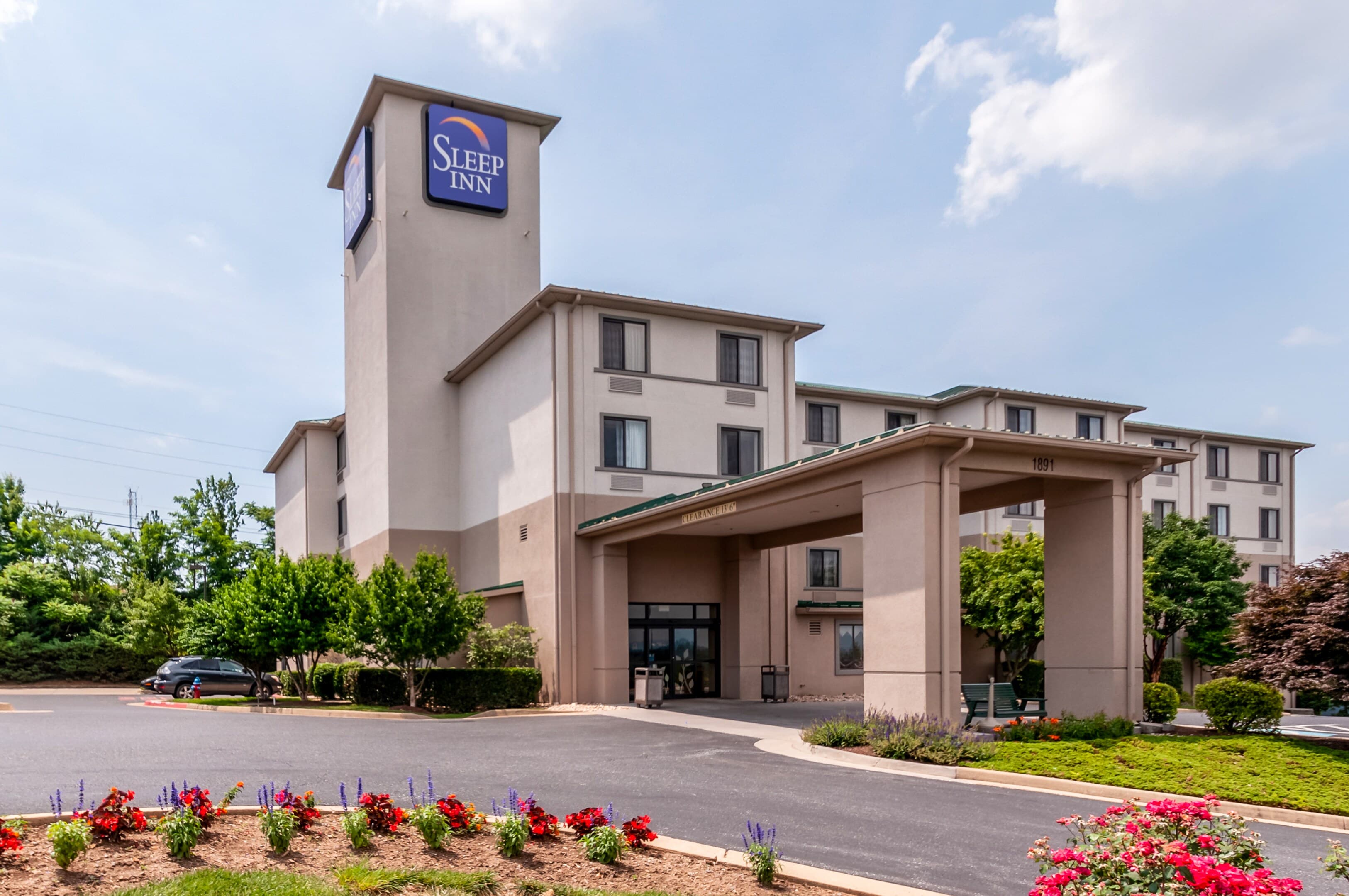 Sleep Inn & Suites Harrisonburg near University - Image 1